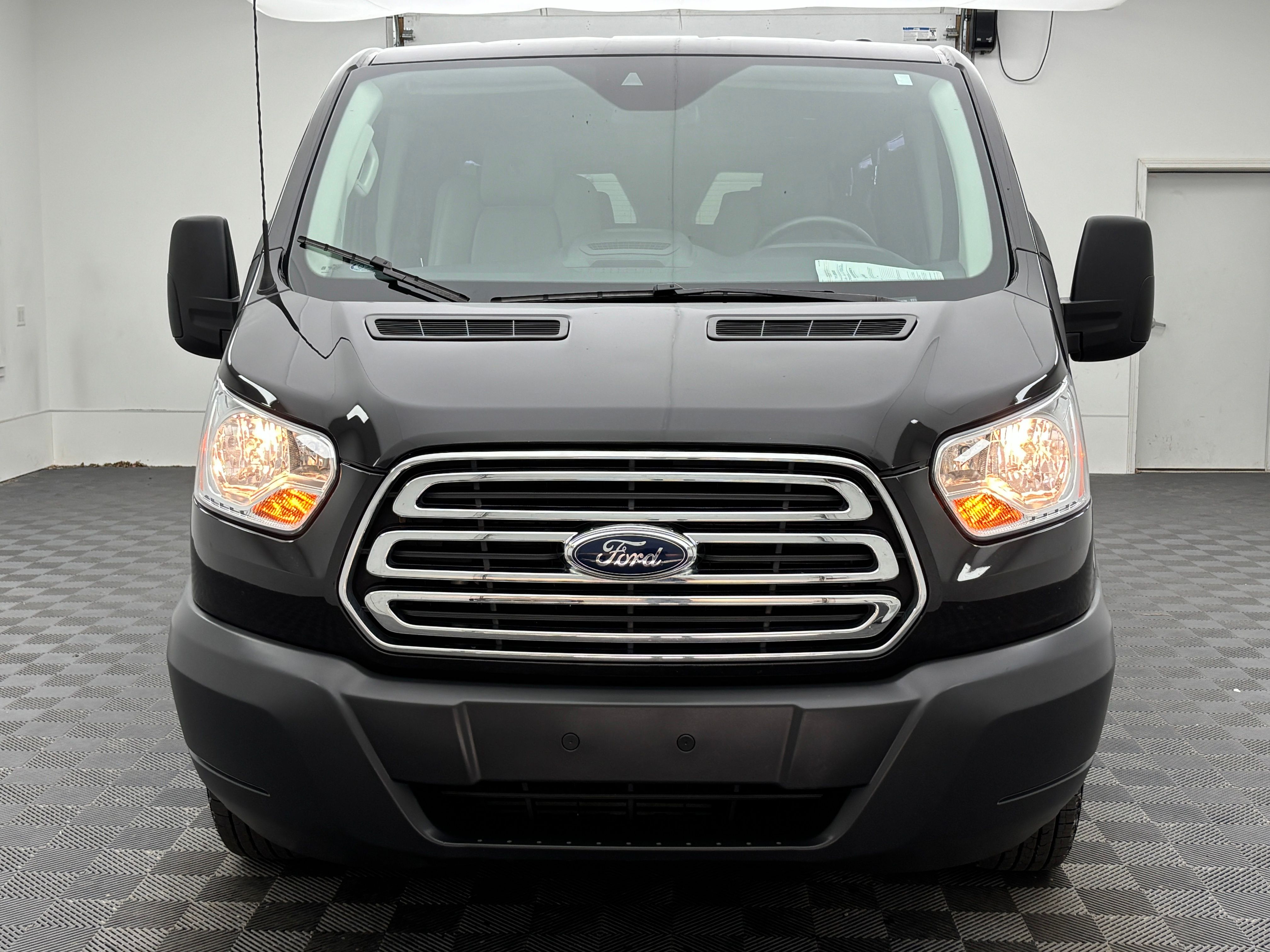 Used 2015 Tuxedo Black Metallic Ford Explorer Limited SE image 4