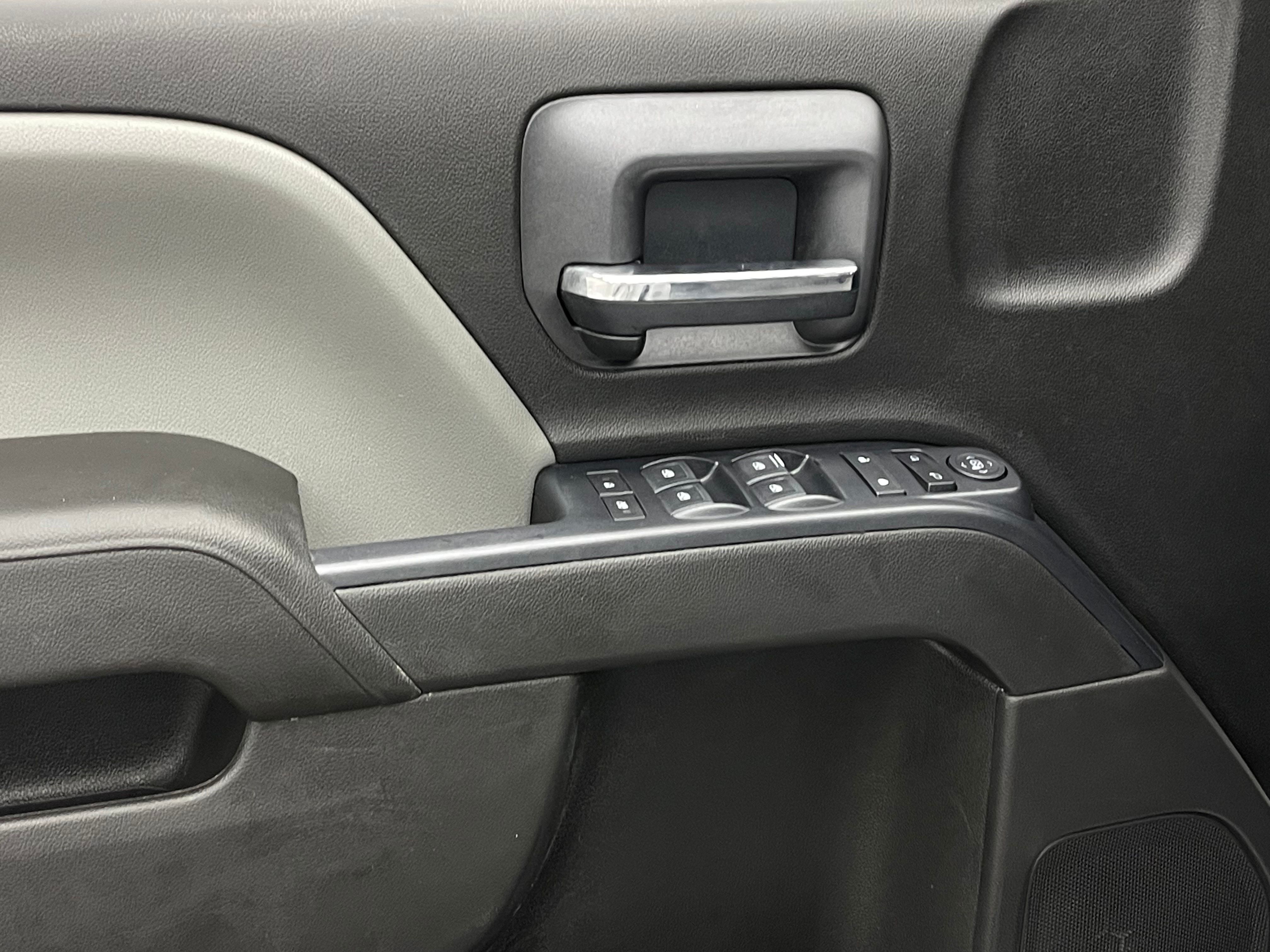 Used 2018 Summit White GMC Base image 14