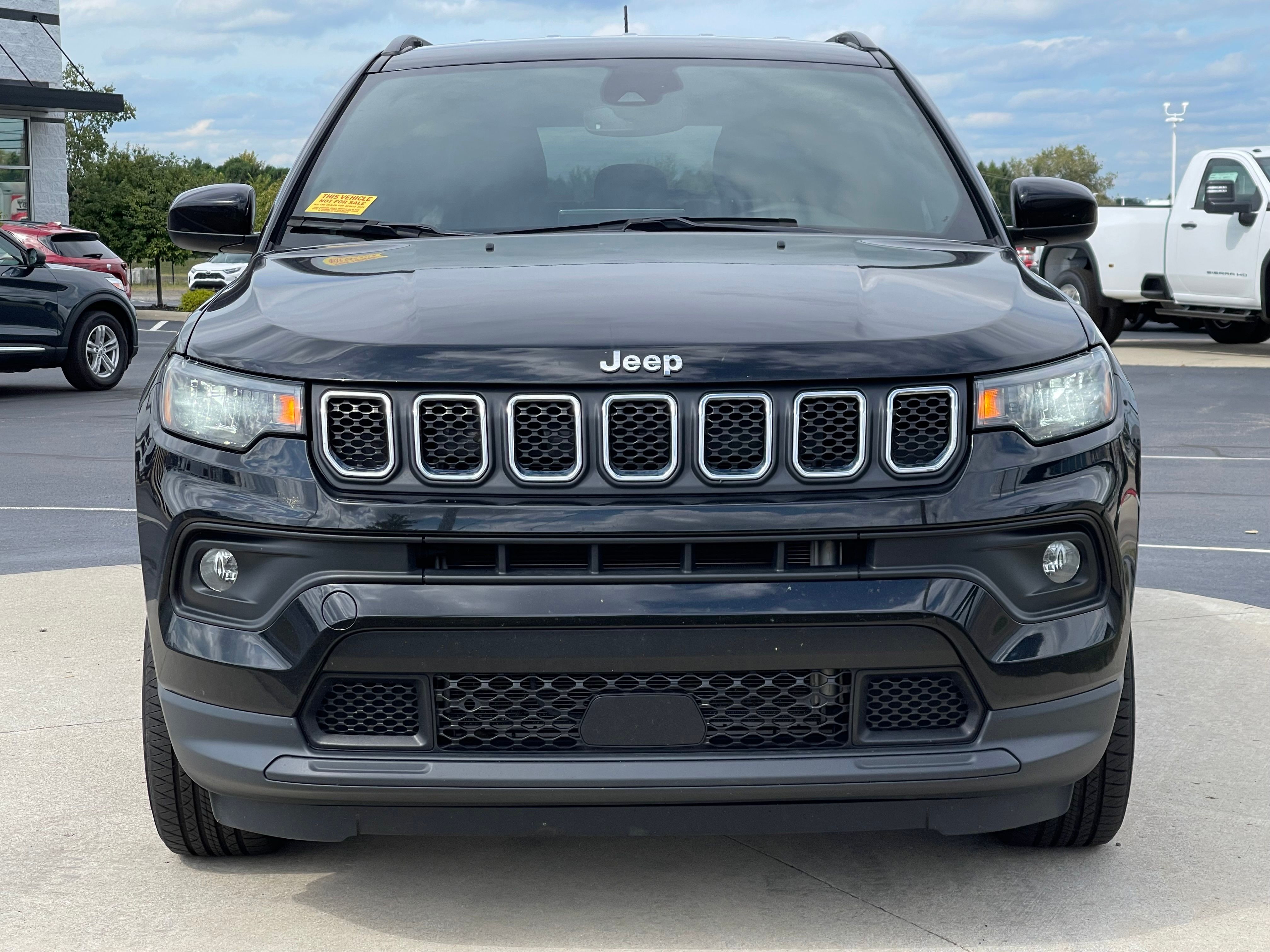 Used 2023 Diamond Black Crystal Pearlcoat Jeep Latitude image 2
