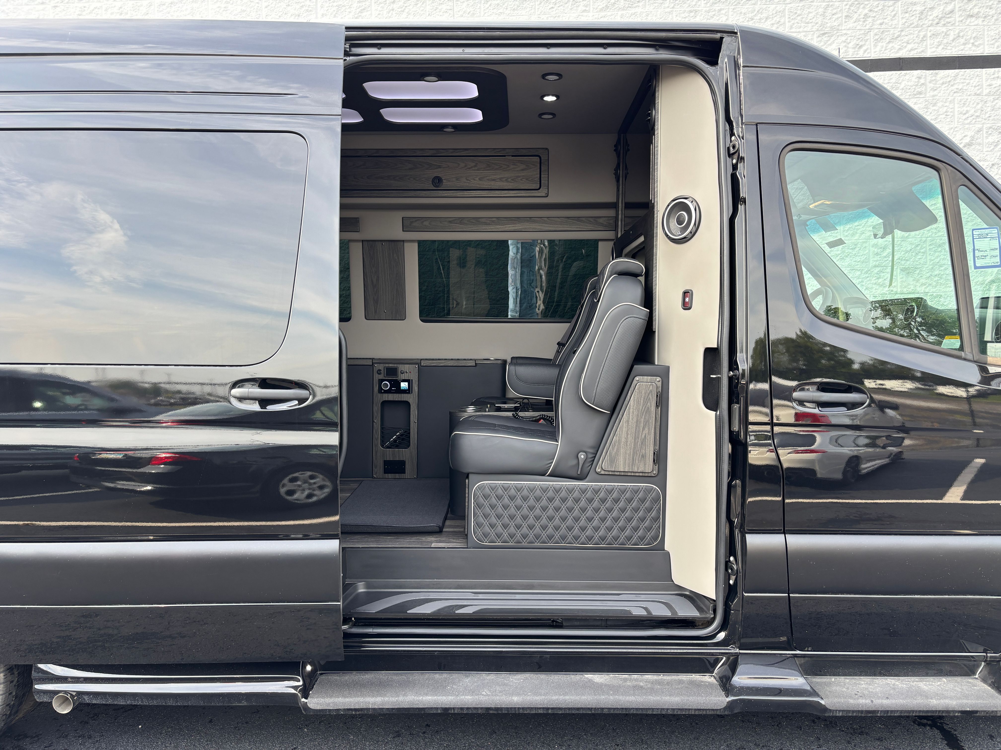 New 2027 Black Mercedes-Benz Discovery Executive image 7