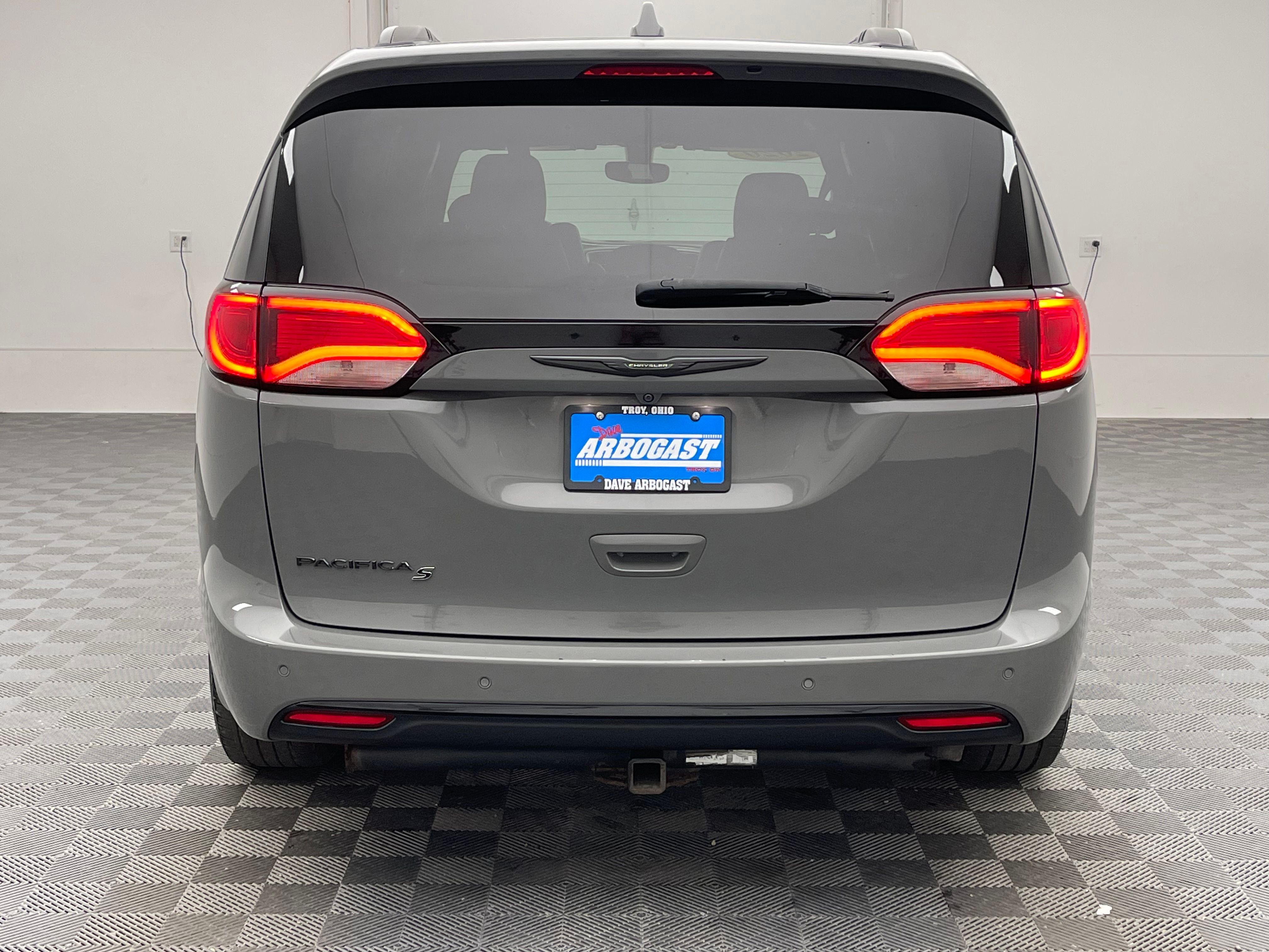 Used 2020 Ceramic Gray Clearcoat Chrysler Touring L Plus image 8