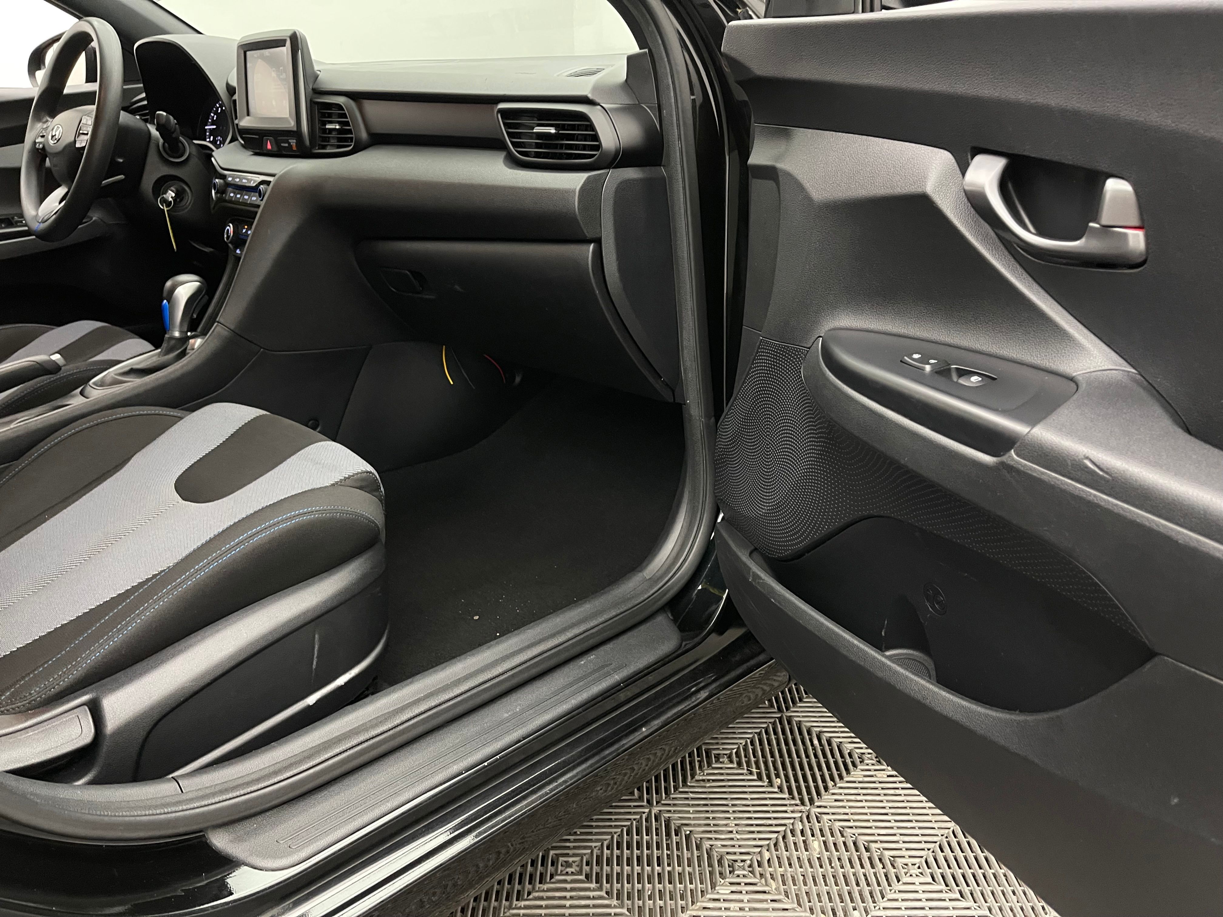 Used 2019 Ultra Black Pearl Hyundai 2.0 image 29