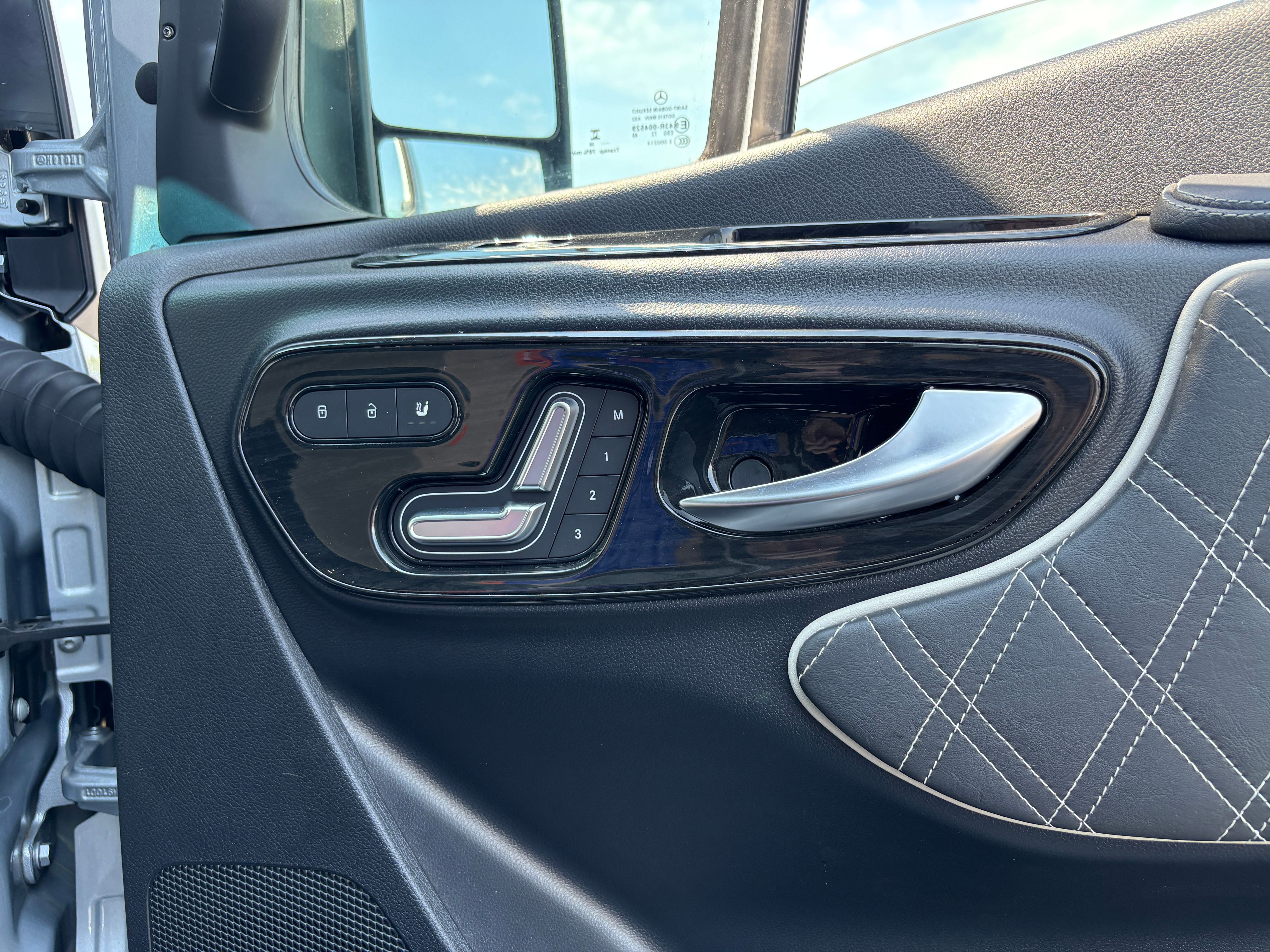 New 2027 Silver Mercedes-Benz Discovery Touring image 19