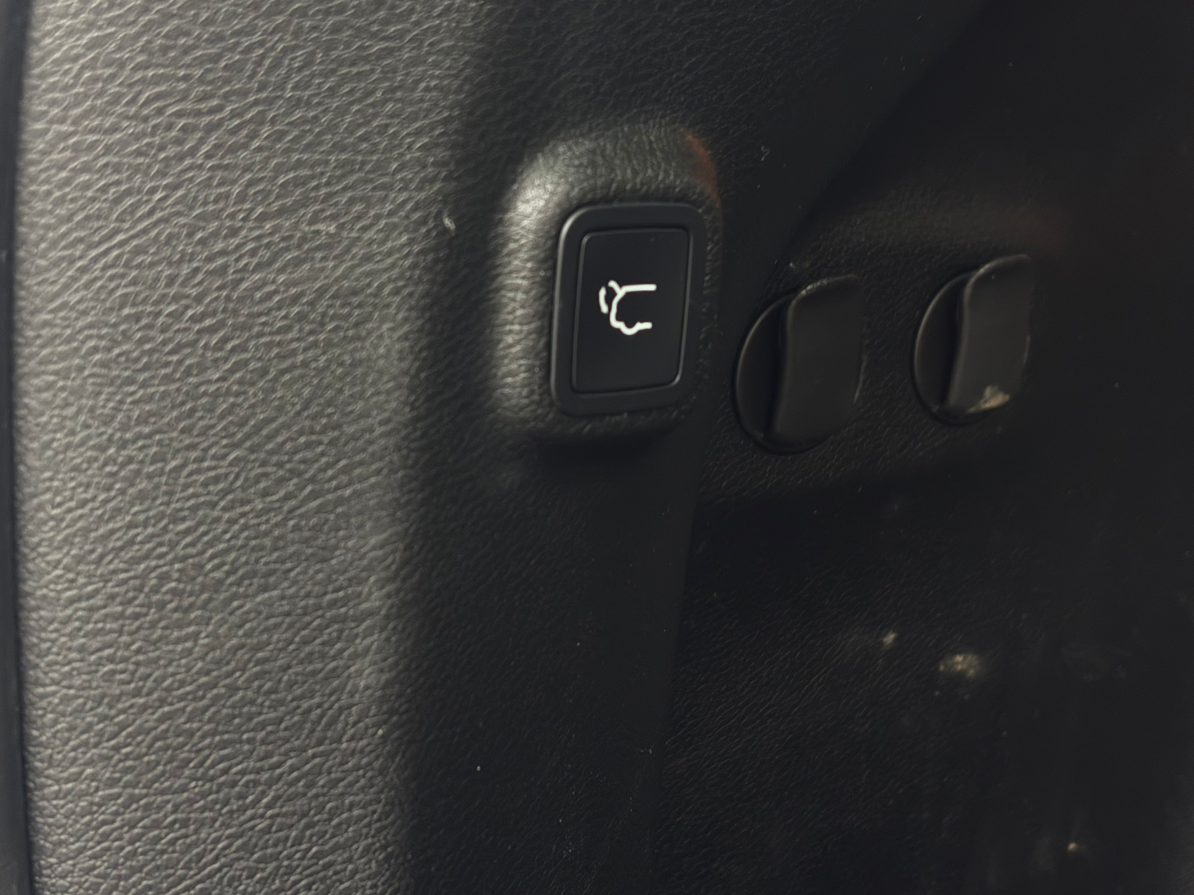 Used 2021 Bright White Clearcoat Jeep Latitude Lux image 11