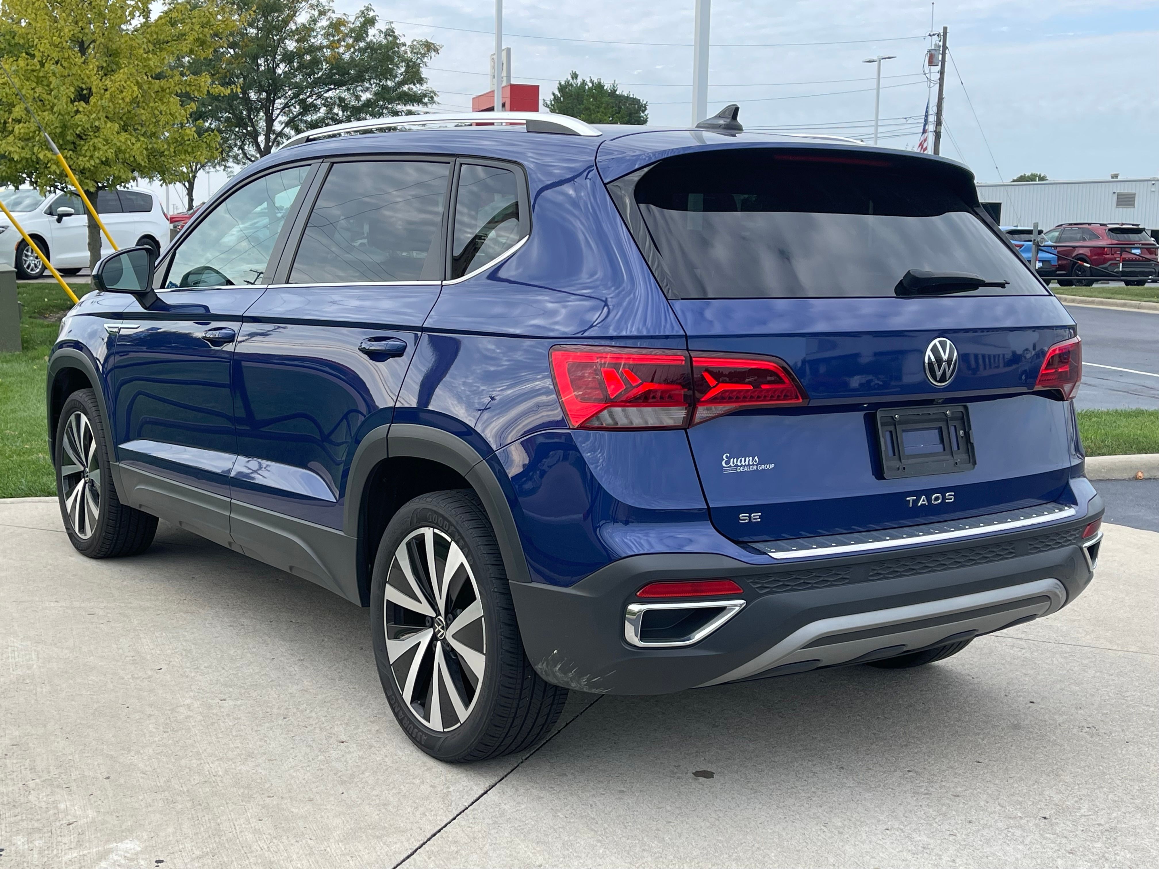 Used 2022 Blue Metallic Volkswagen 1.5T SE image 5