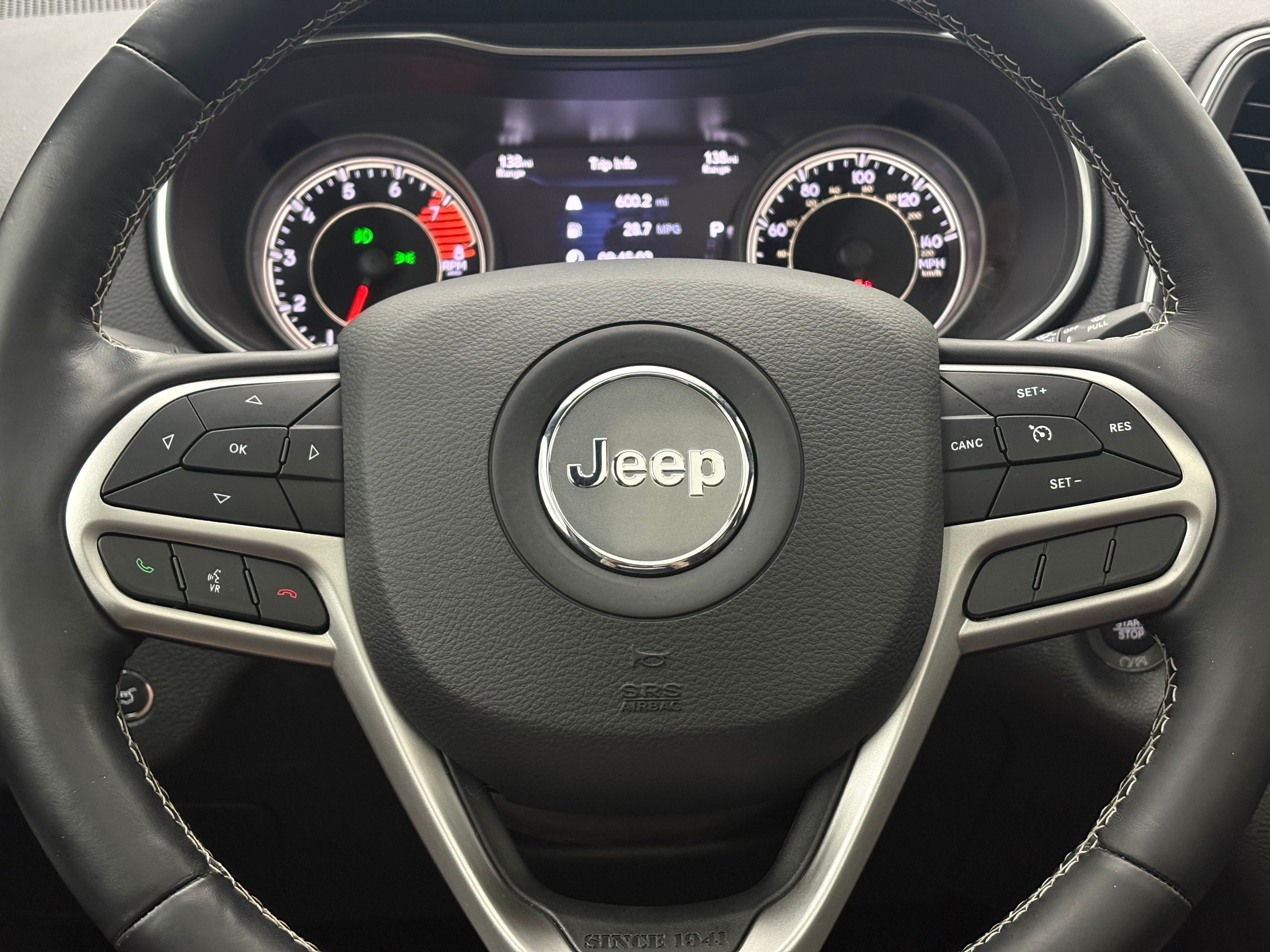 Used 2021 Bright White Clearcoat Jeep Latitude Lux image 21