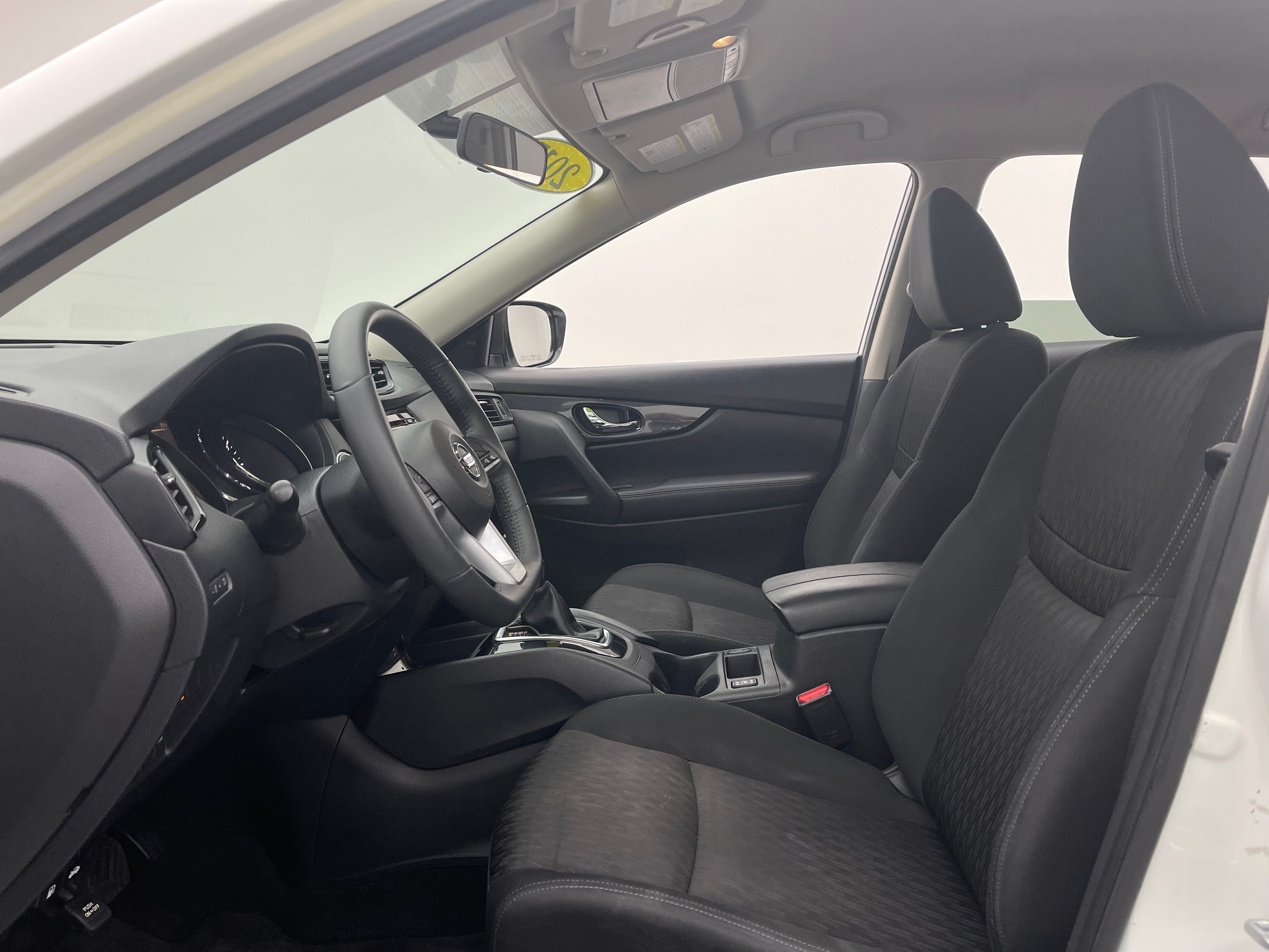 Used 2017 Glacier White Nissan SV image 16