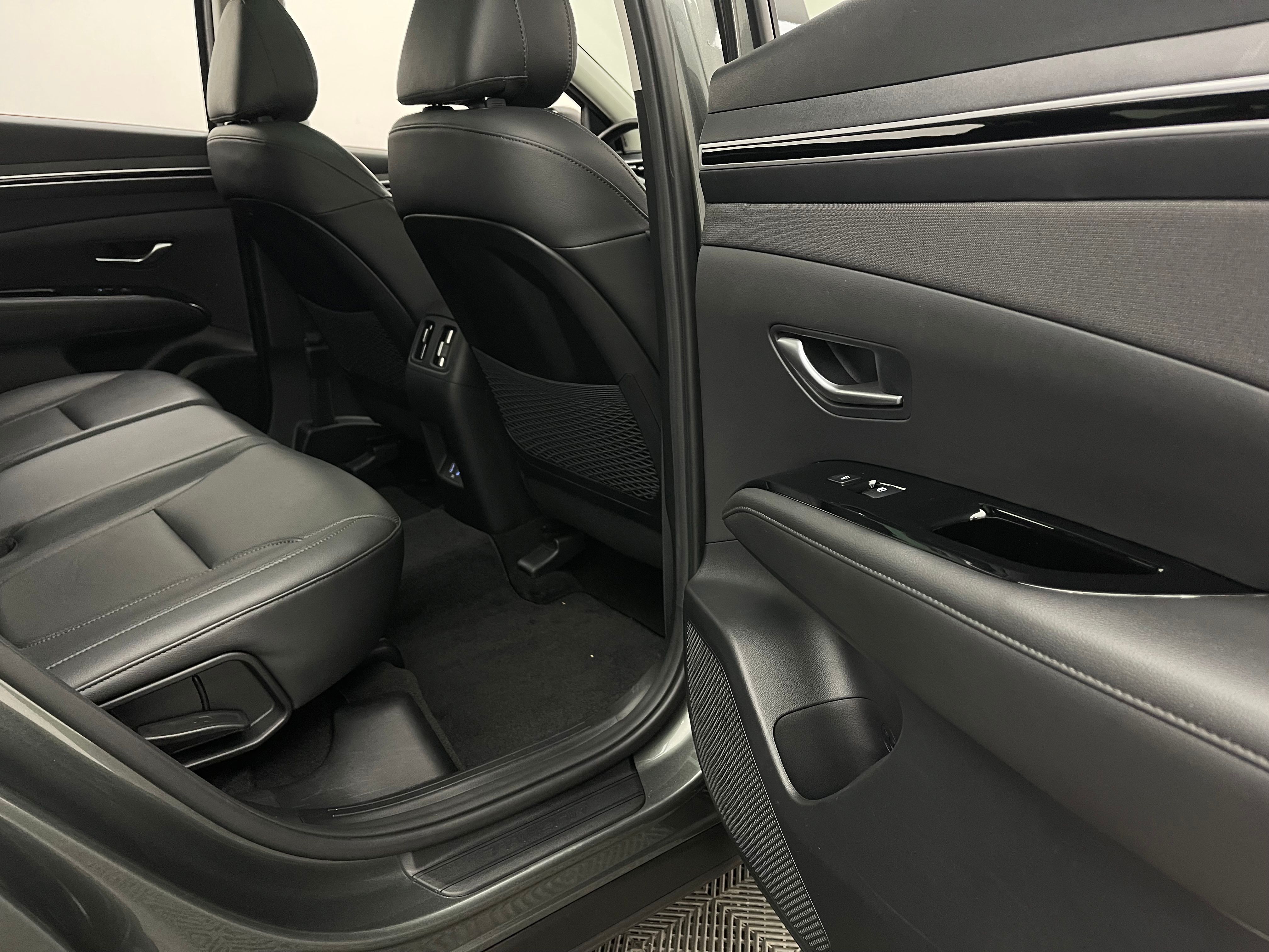 Used 2023 Amazon Gray Hyundai Limited image 38