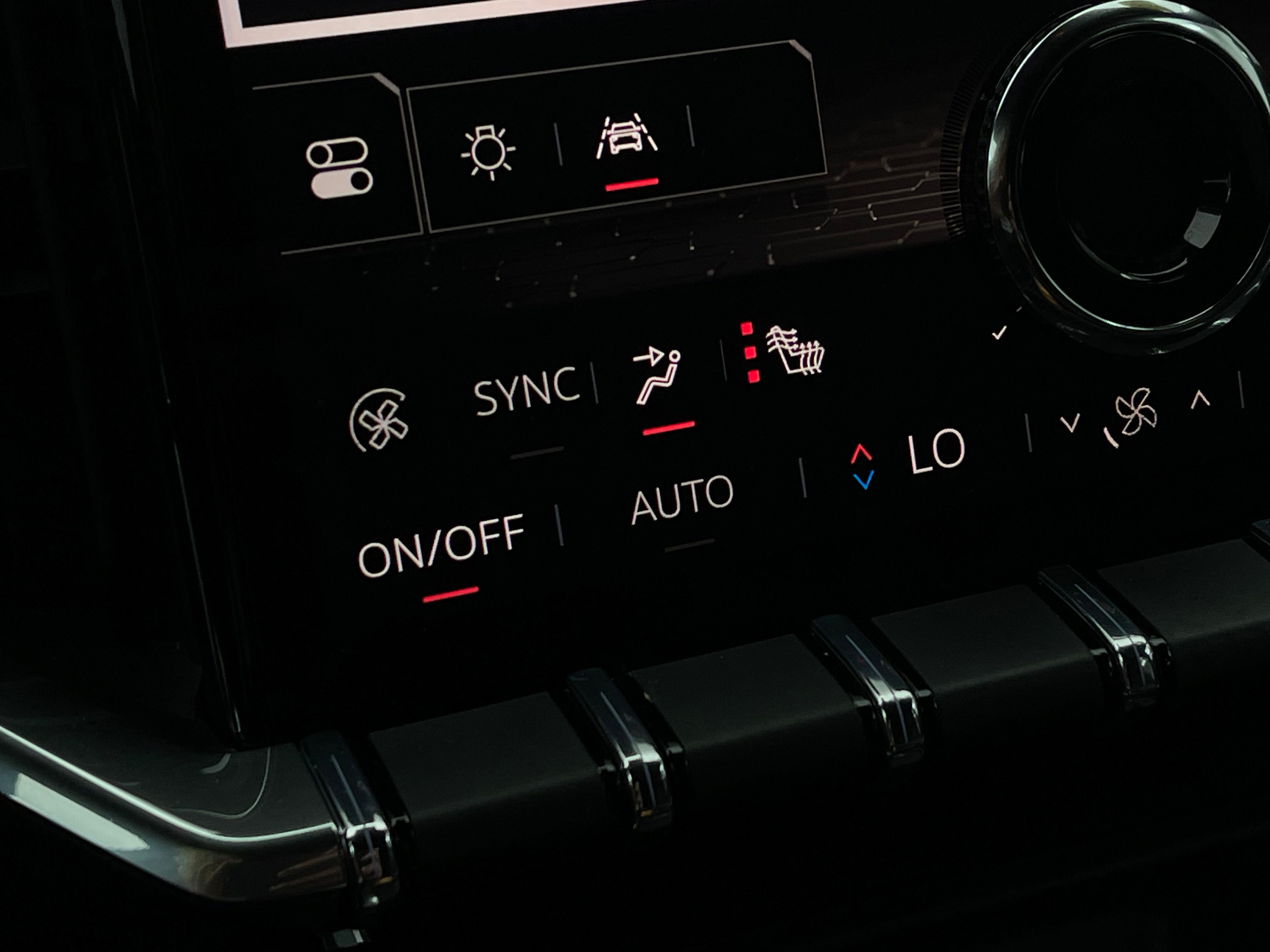 Used 2025 Summit White GMC Elevation image 5