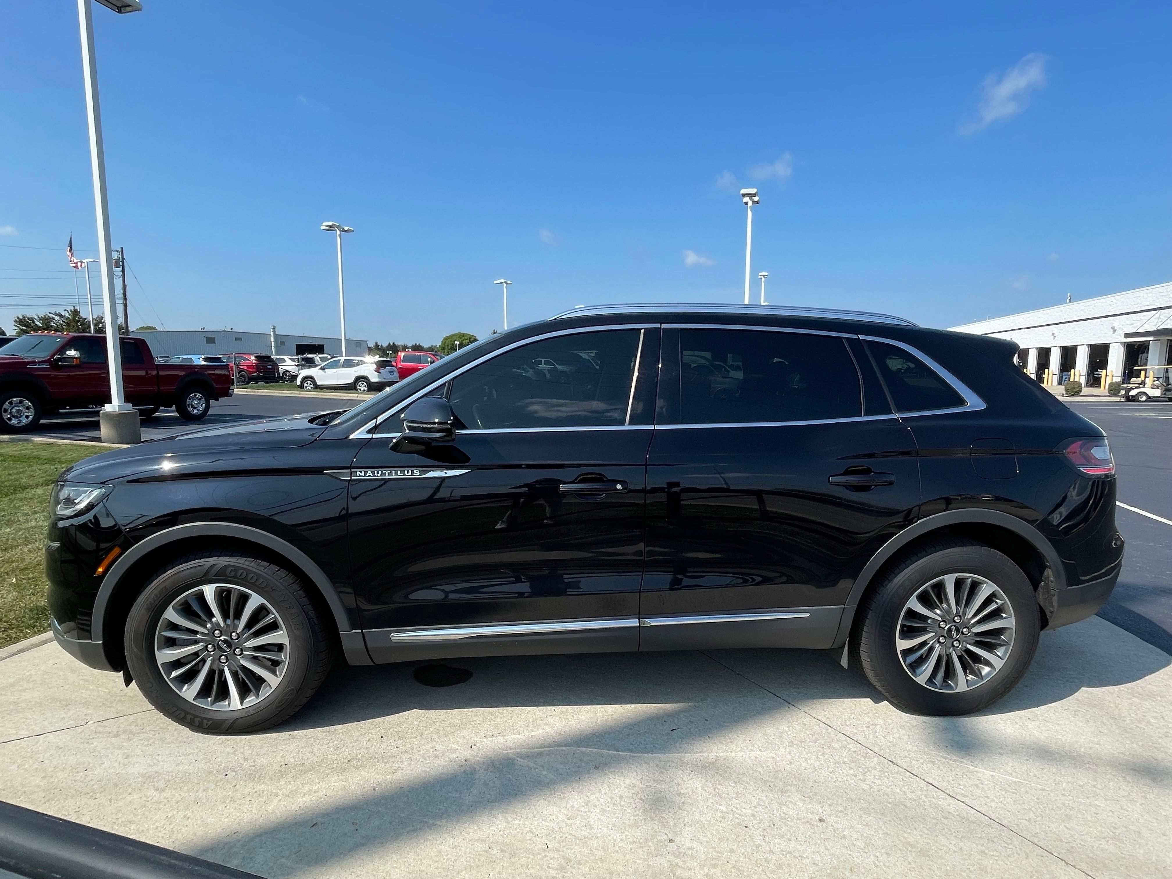 Used 2022 Infinite Black Metallic Clearcoat Lincoln Reserve image 4