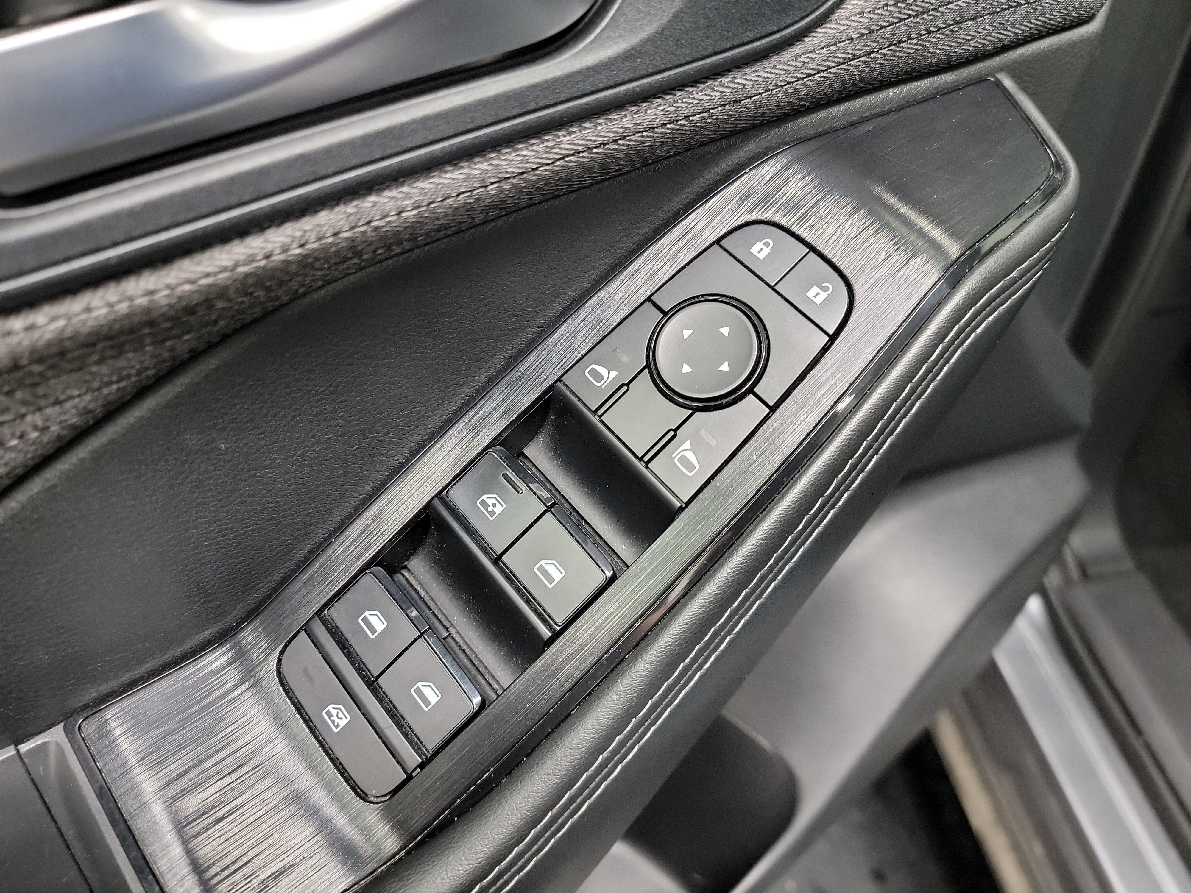 2021 Nissan Rogue SV photo