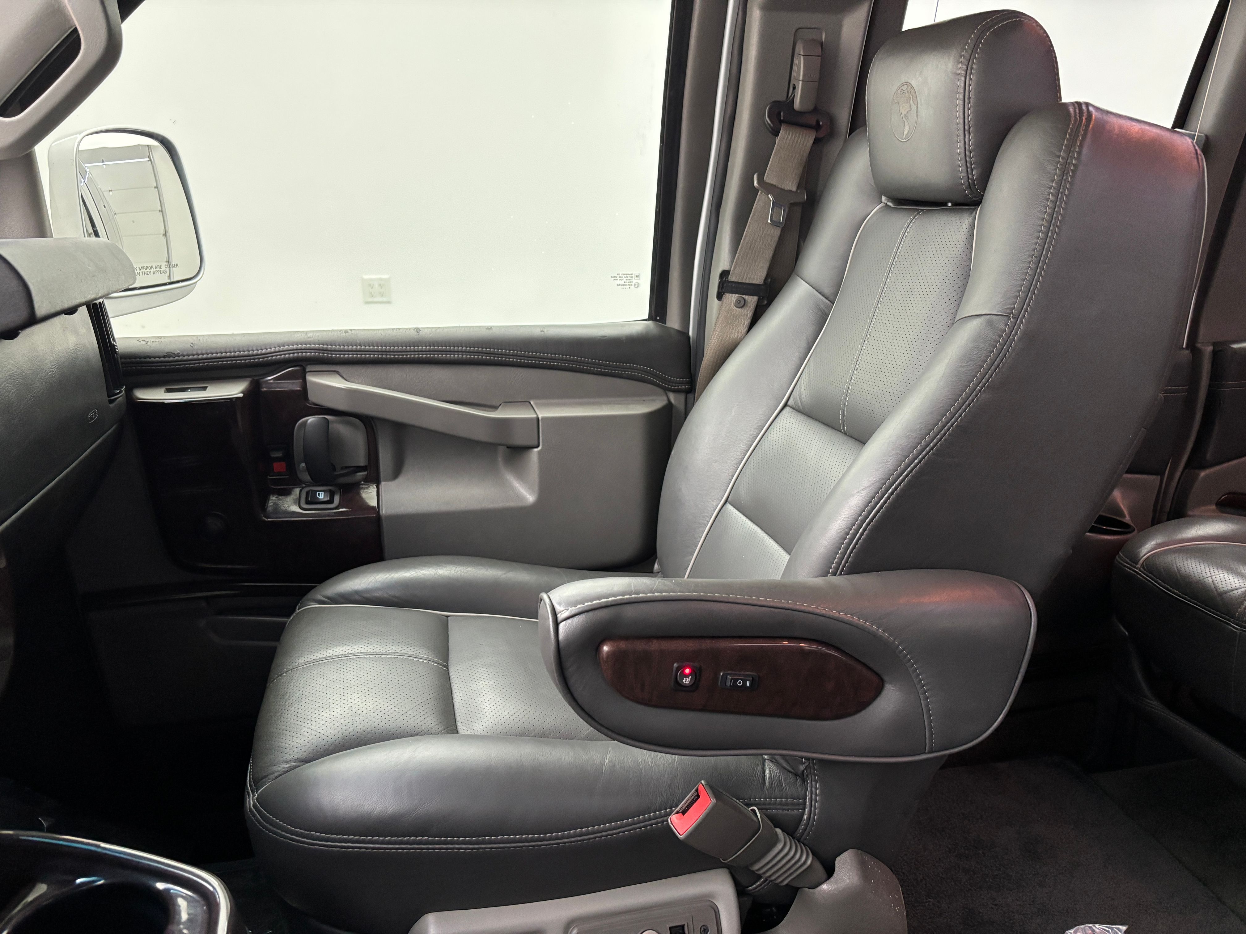 Used 2017 Silver Ice Metallic Chevrolet Explorer Limited SE image 43