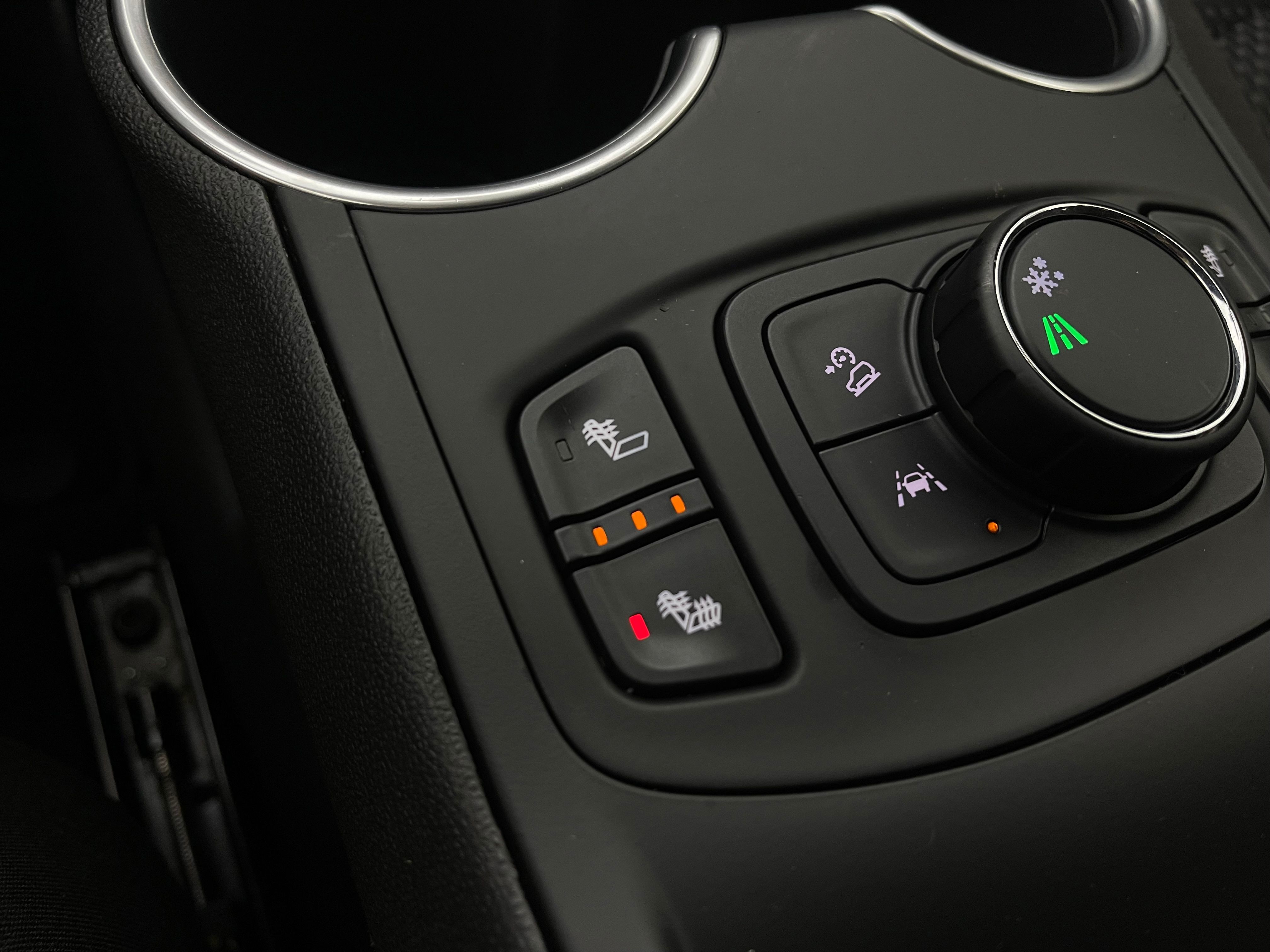 Used 2022 Ebony Twilight Metallic GMC SLE image 5