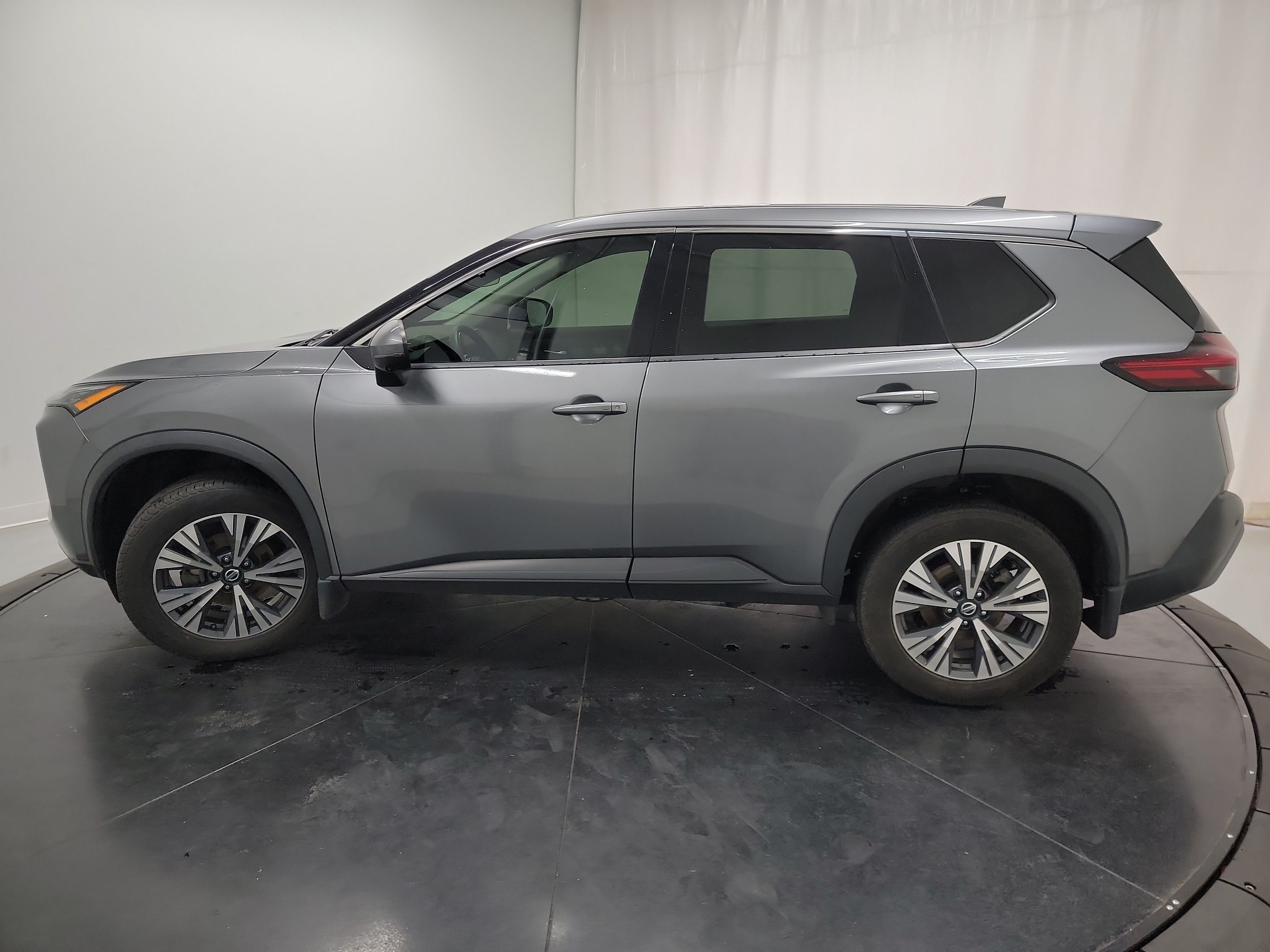 2021 Nissan Rogue SV photo