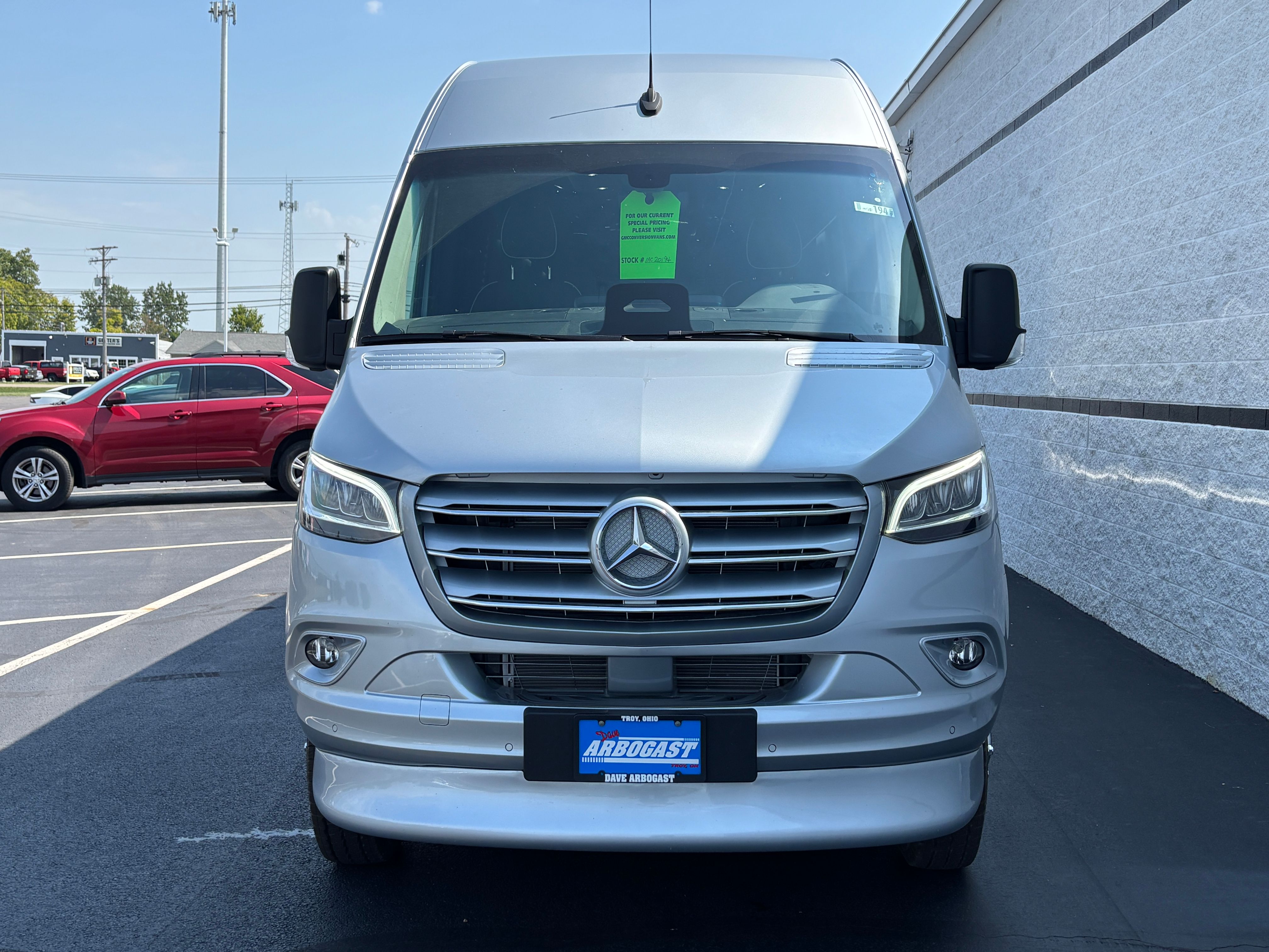 New 2027 Silver Mercedes-Benz Discovery Touring image 6
