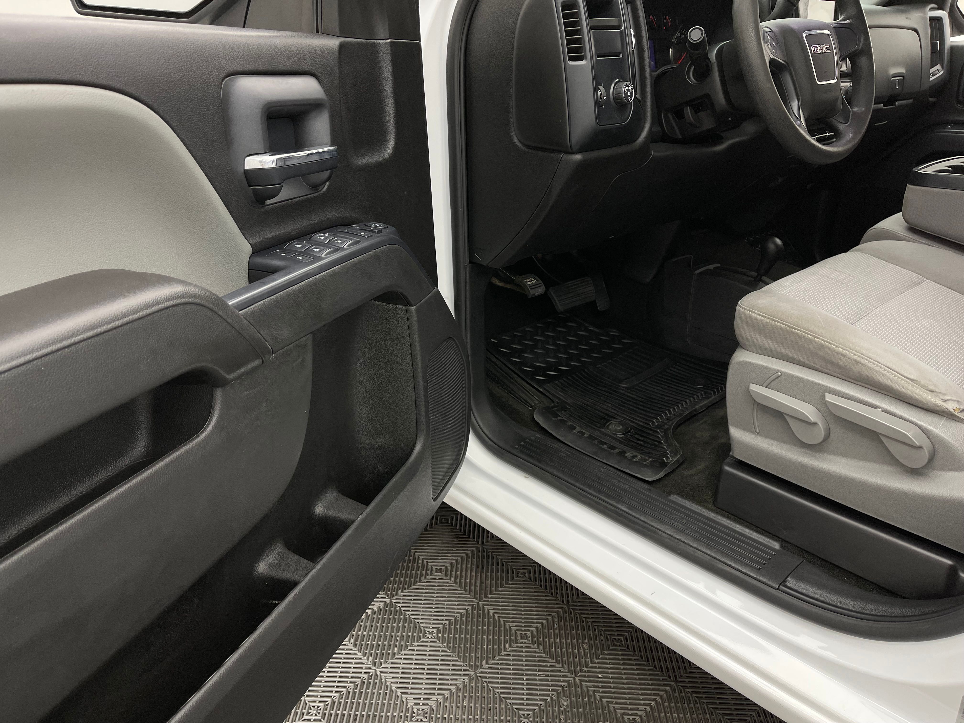 Used 2018 Summit White GMC Base image 13