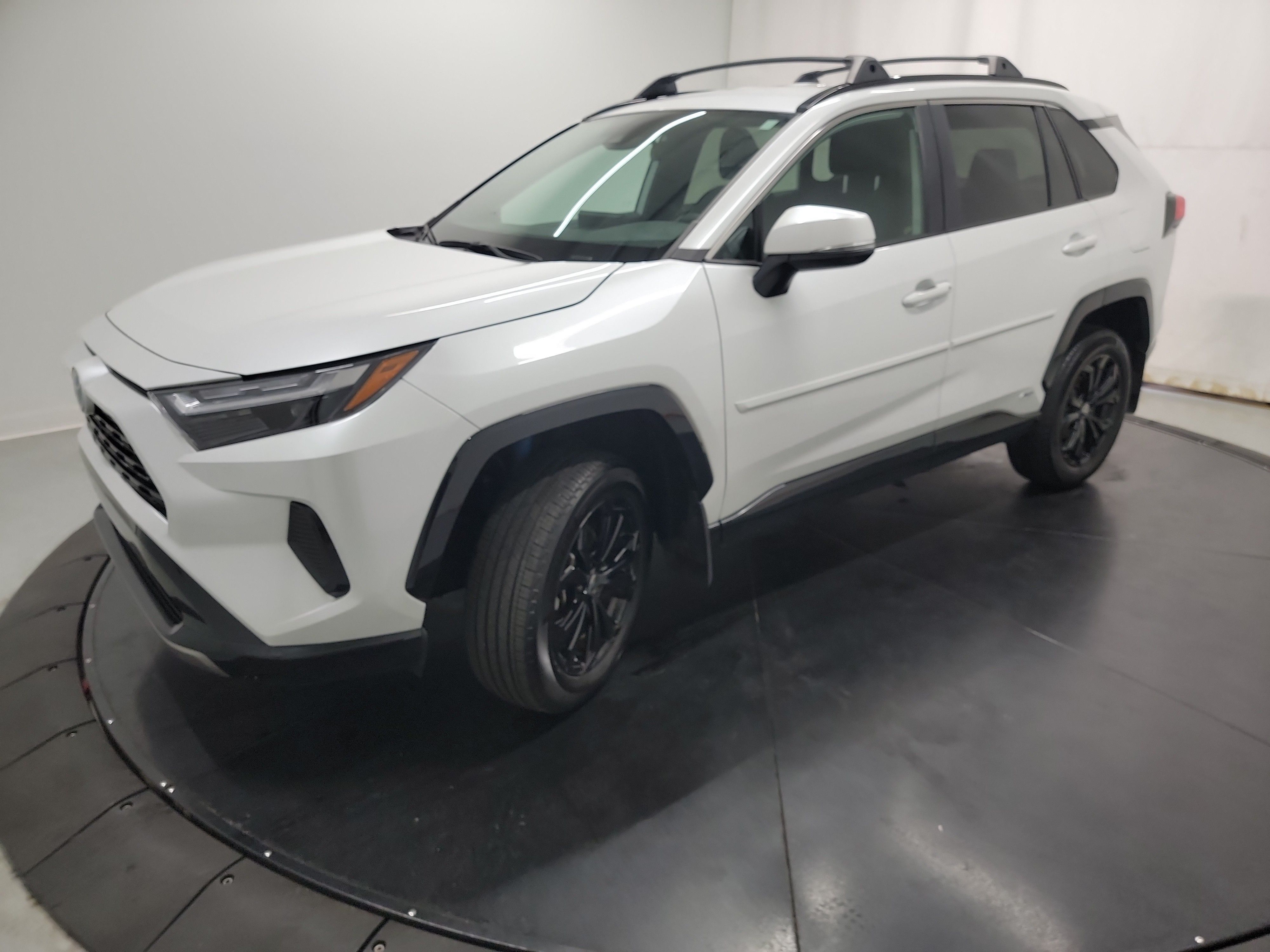 2023 Toyota RAV4 Hybrid SE photo