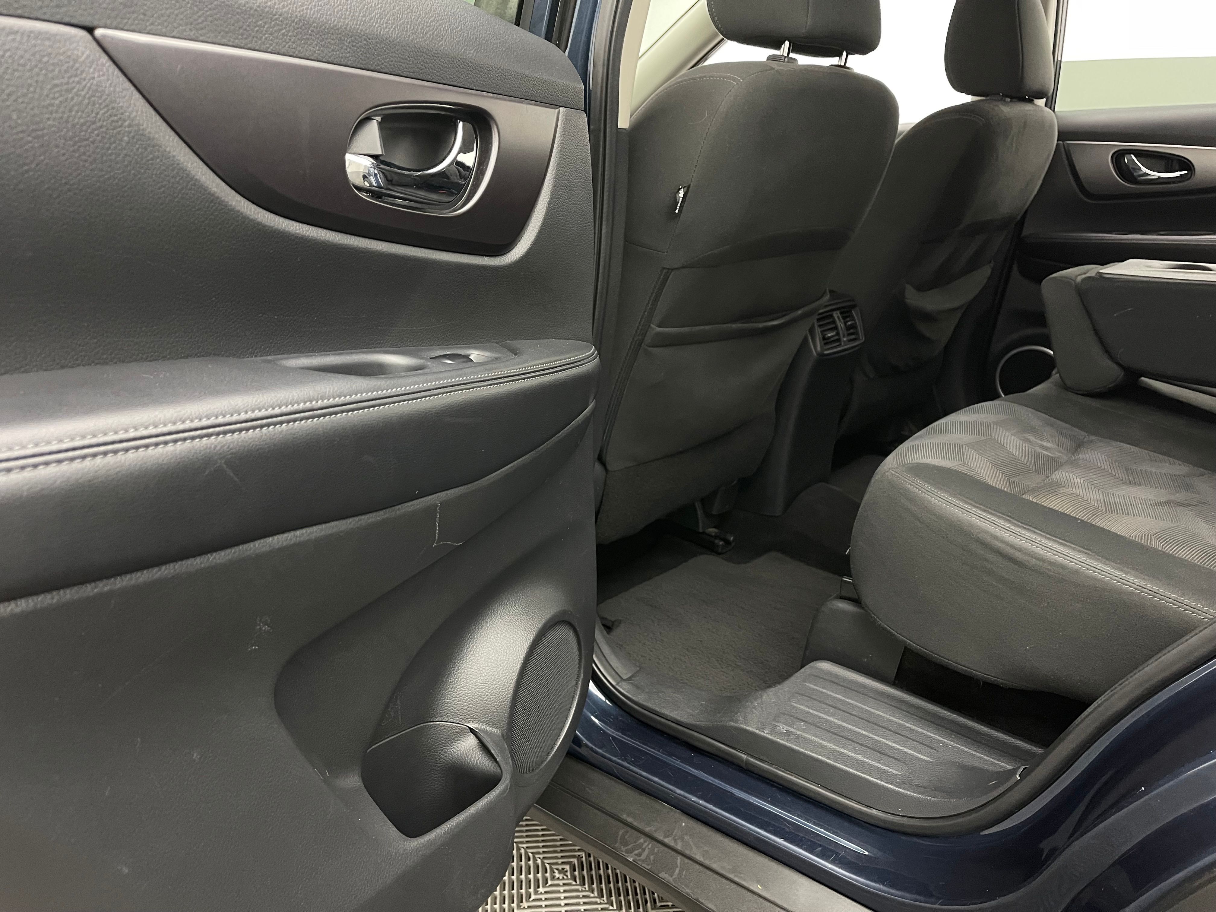 Used 2016 Arctic Blue Metallic Nissan SV image 35