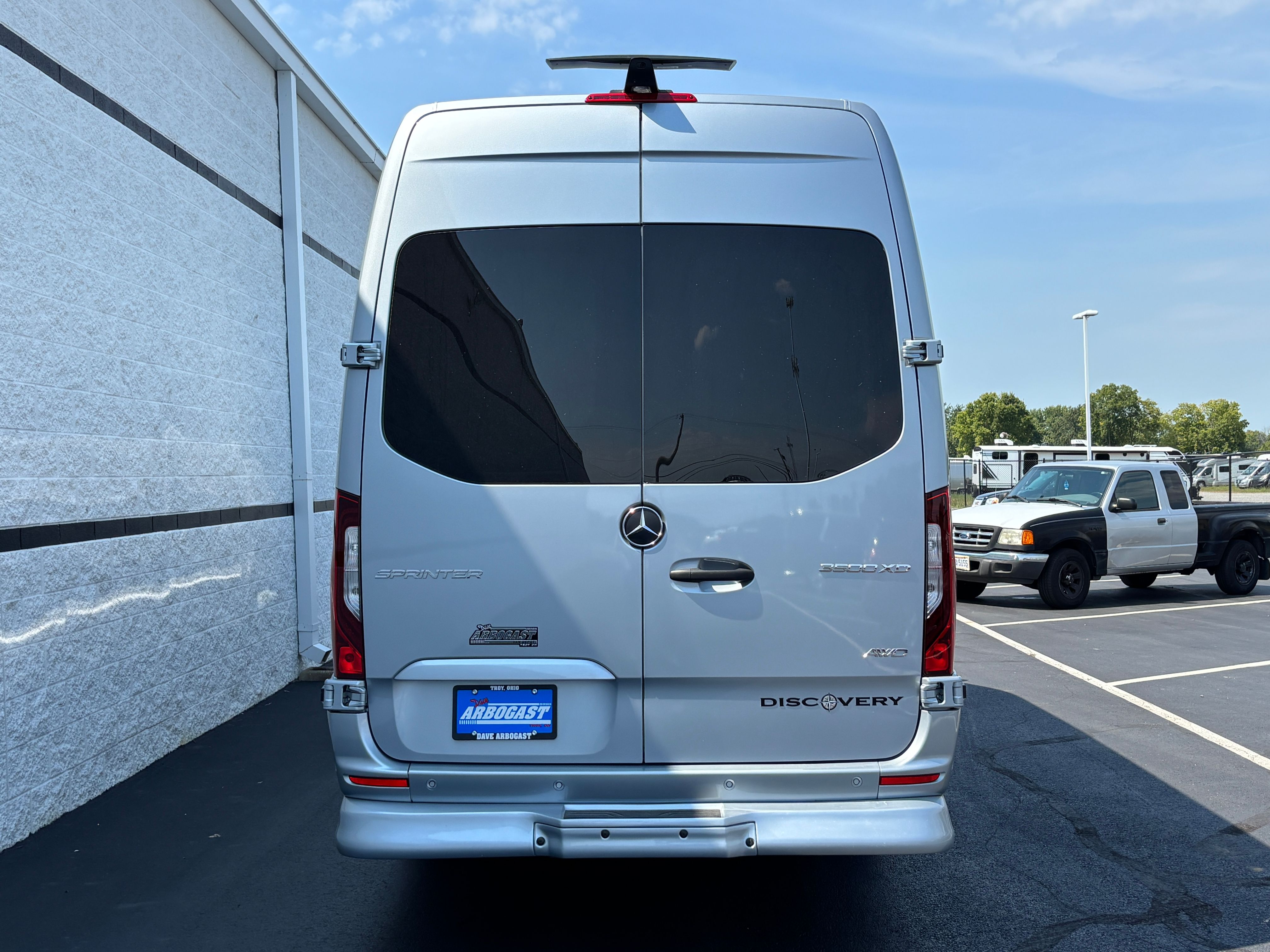 New 2027 Silver Mercedes-Benz Discovery Touring image 10