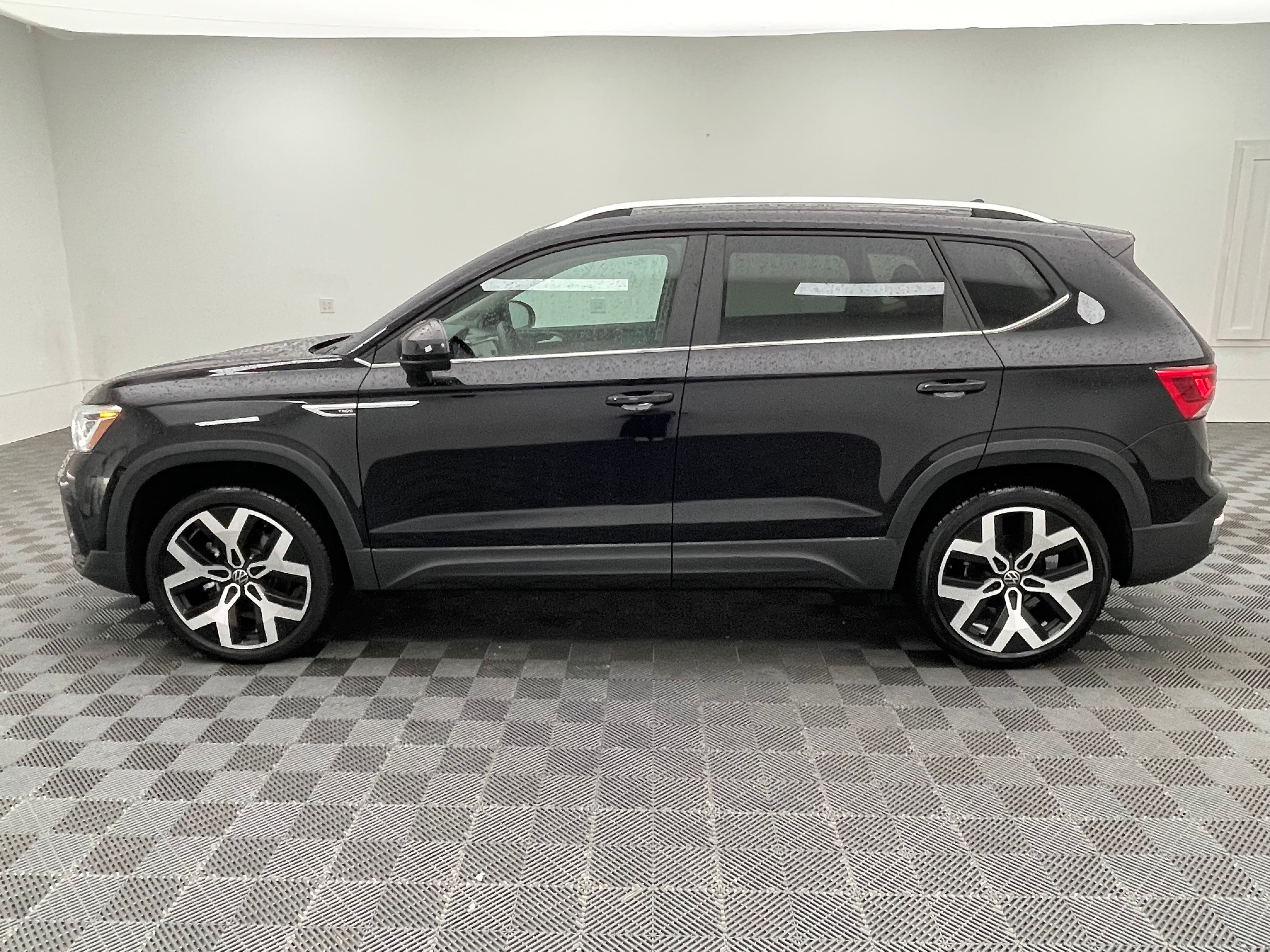 Used 2022 Deep Black Pearl Volkswagen 1.5T SEL image 12