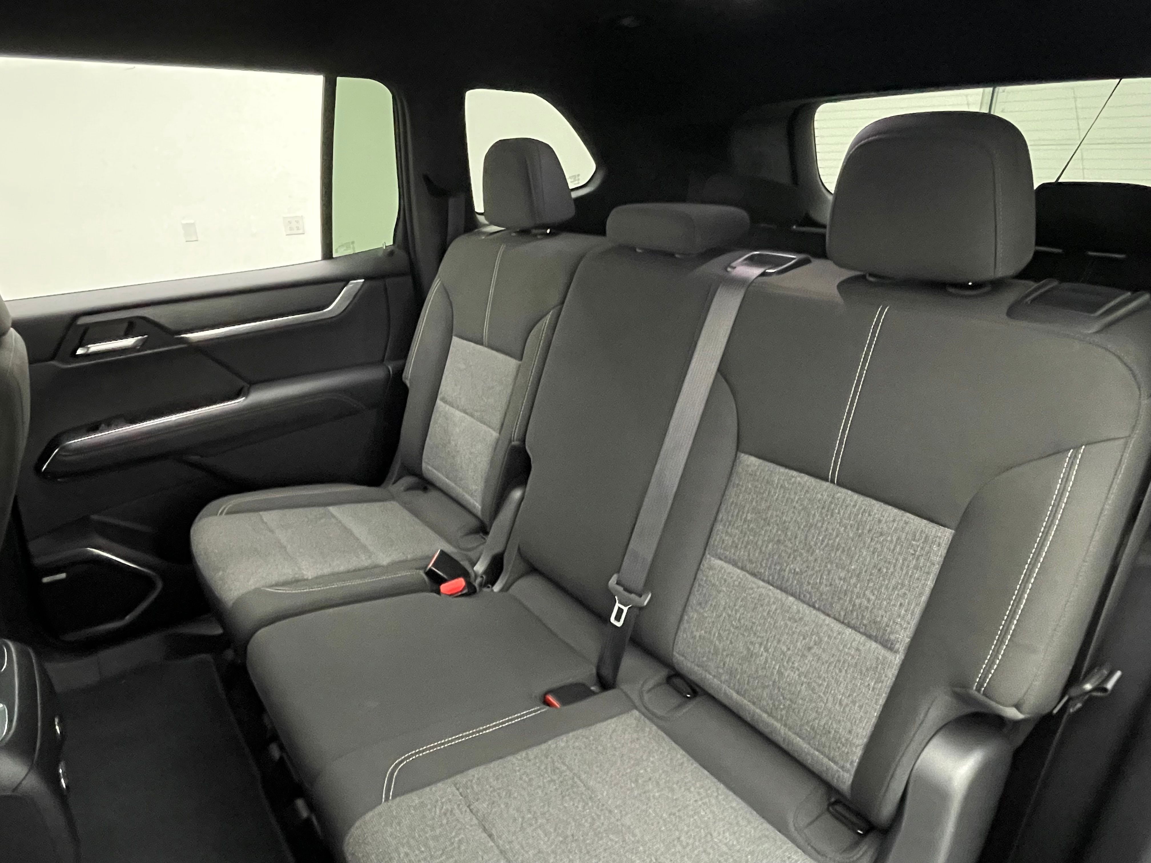 Used 2025 Summit White GMC Elevation image 42