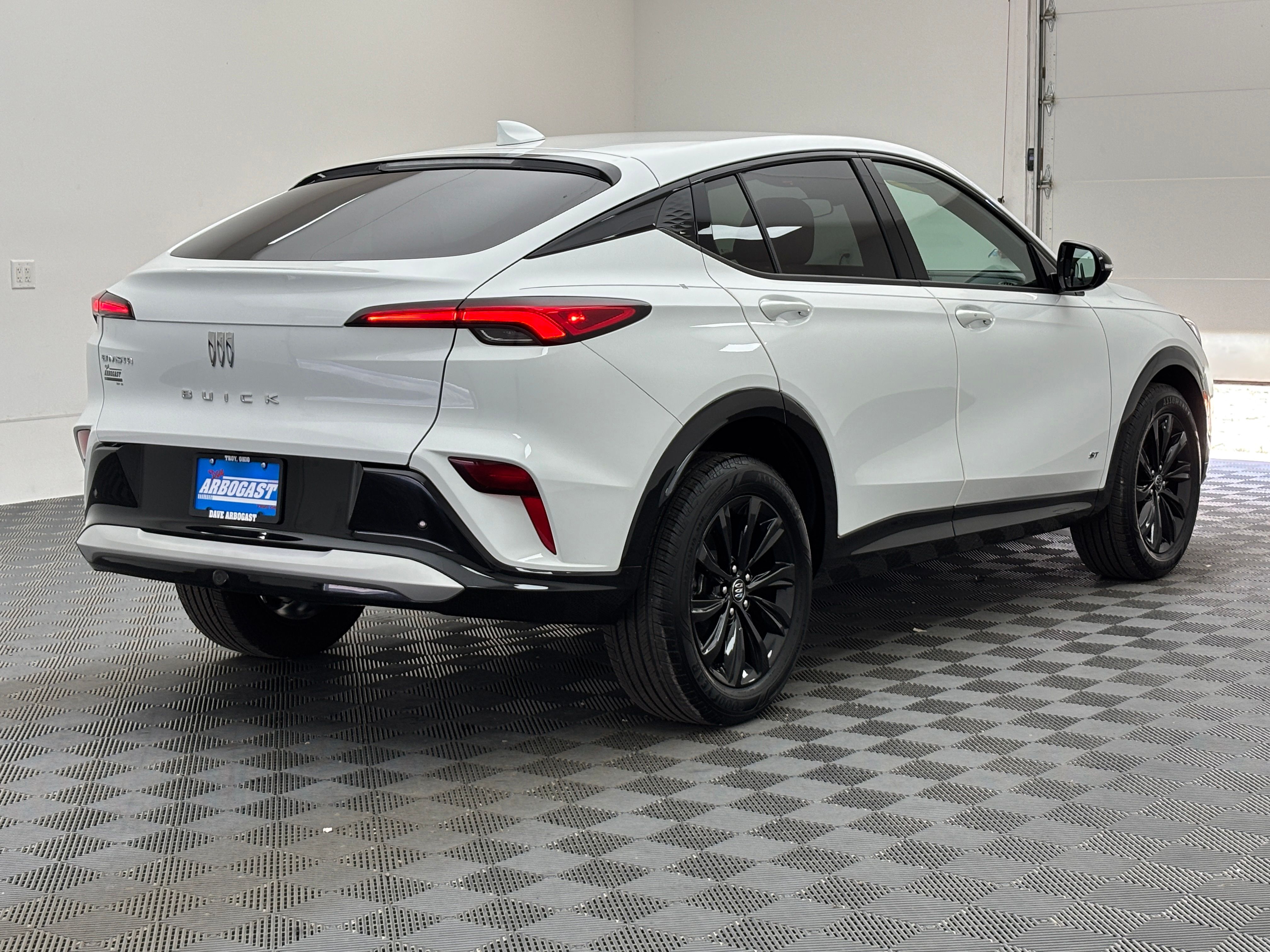 Used 2025 Summit White Buick Sport Touring image 7