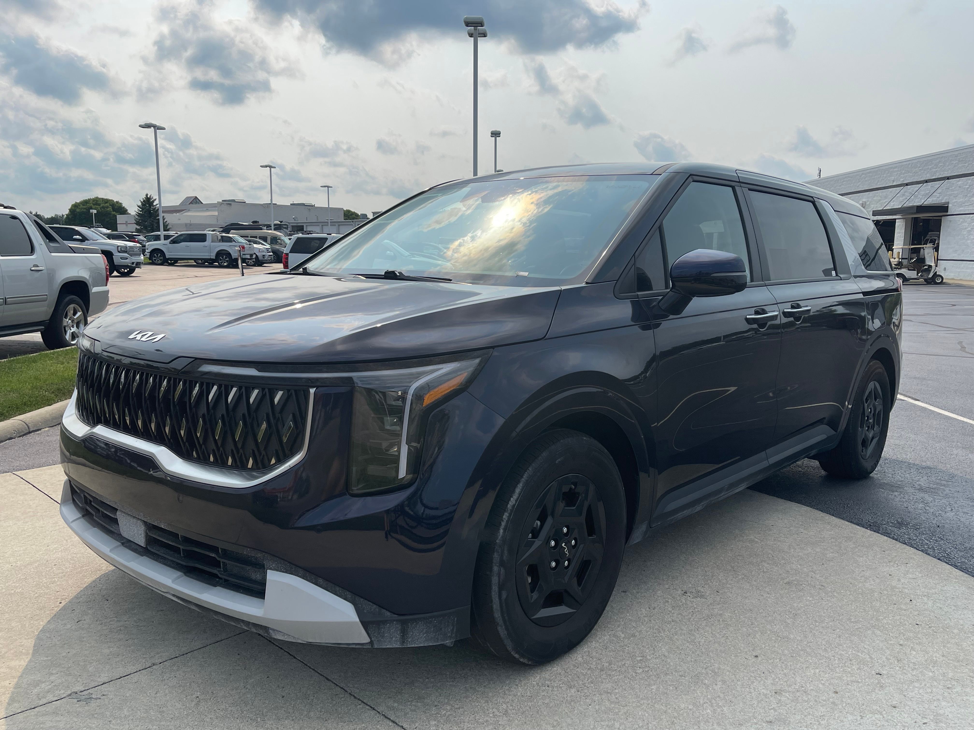 Used 2025 Deep Chroma Blue Kia LXS image 3