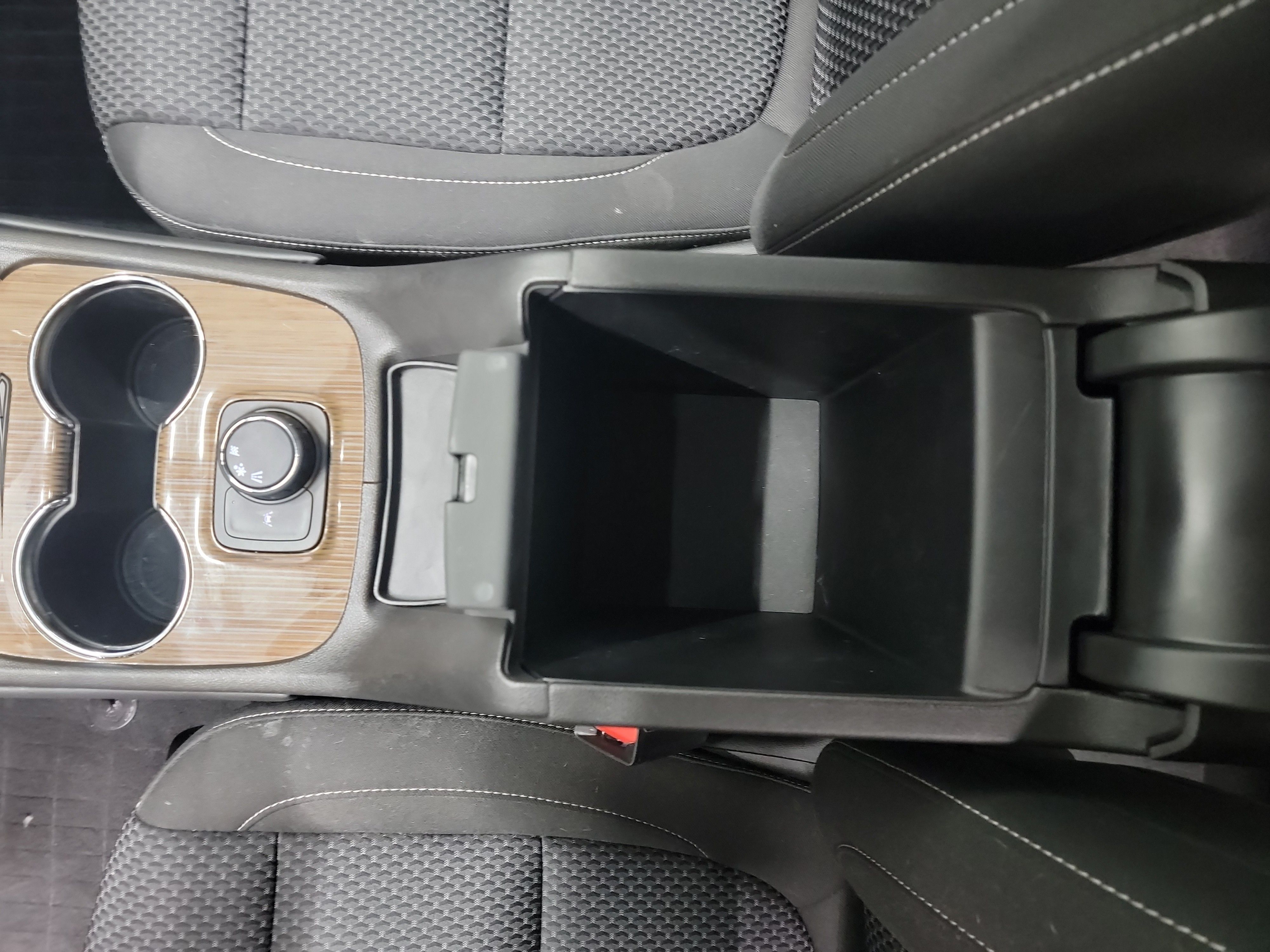 2022 GMC Acadia SLE photo