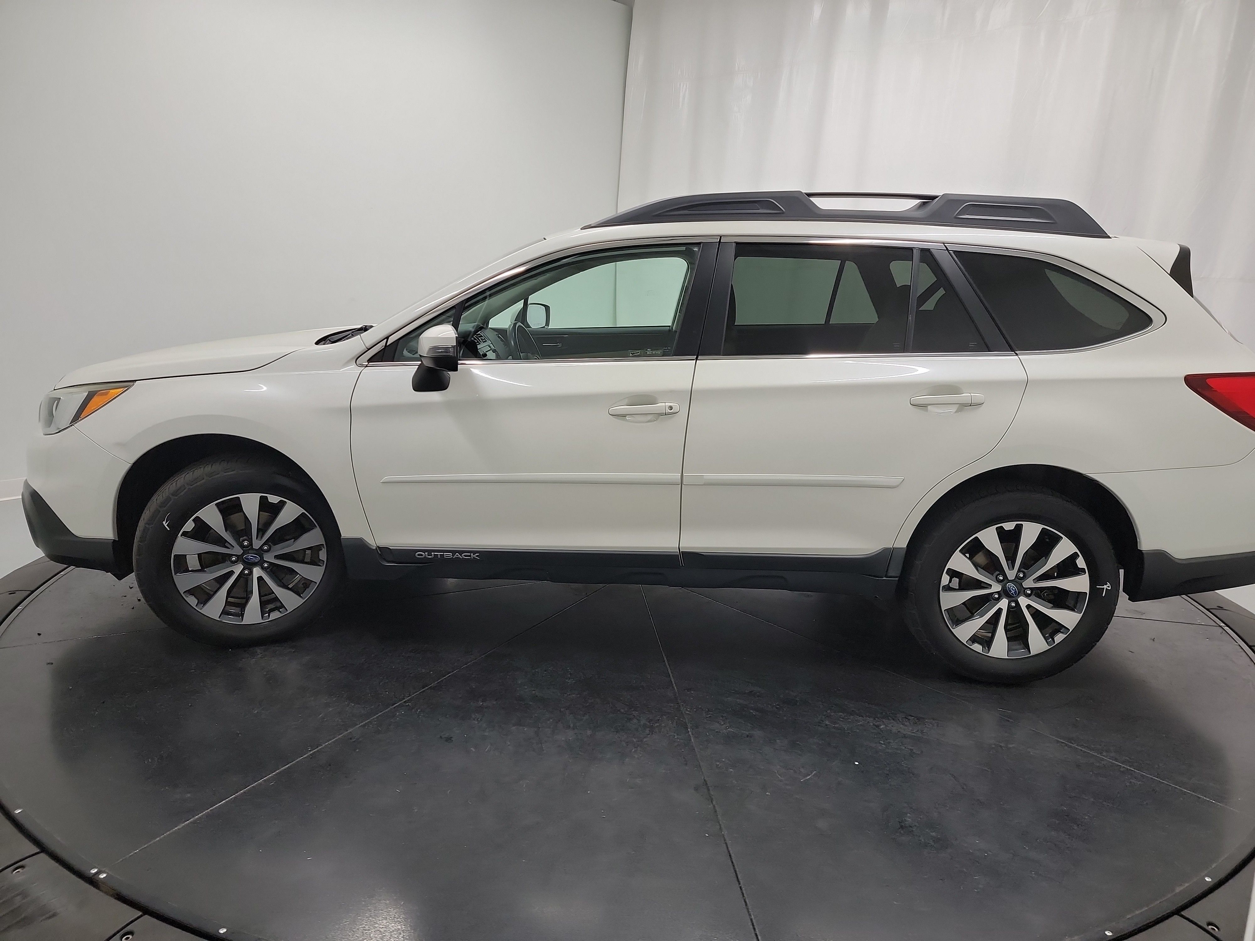 2015 Subaru Outback 2.5i photo