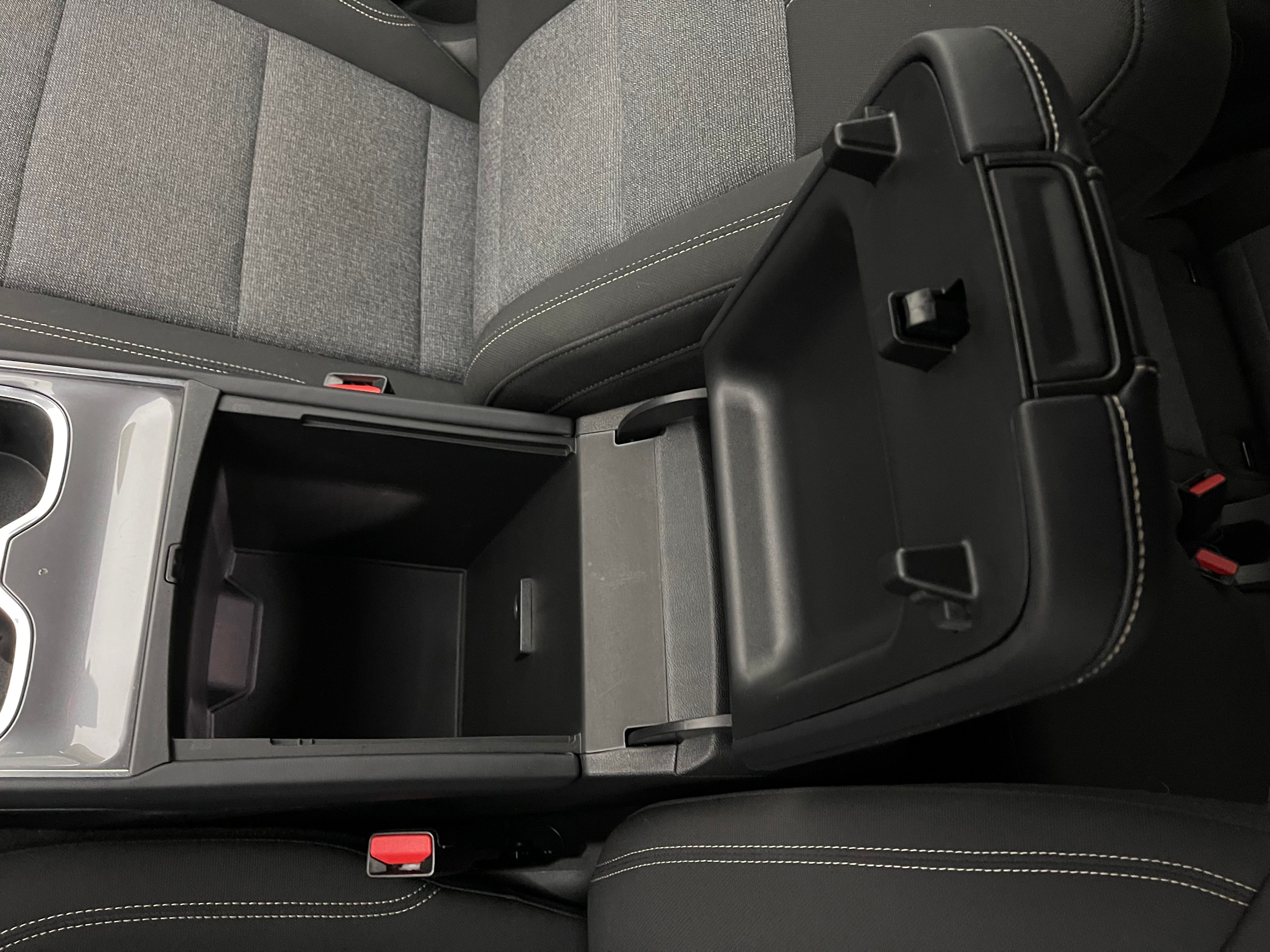 Used 2025 Summit White GMC Elevation image 31