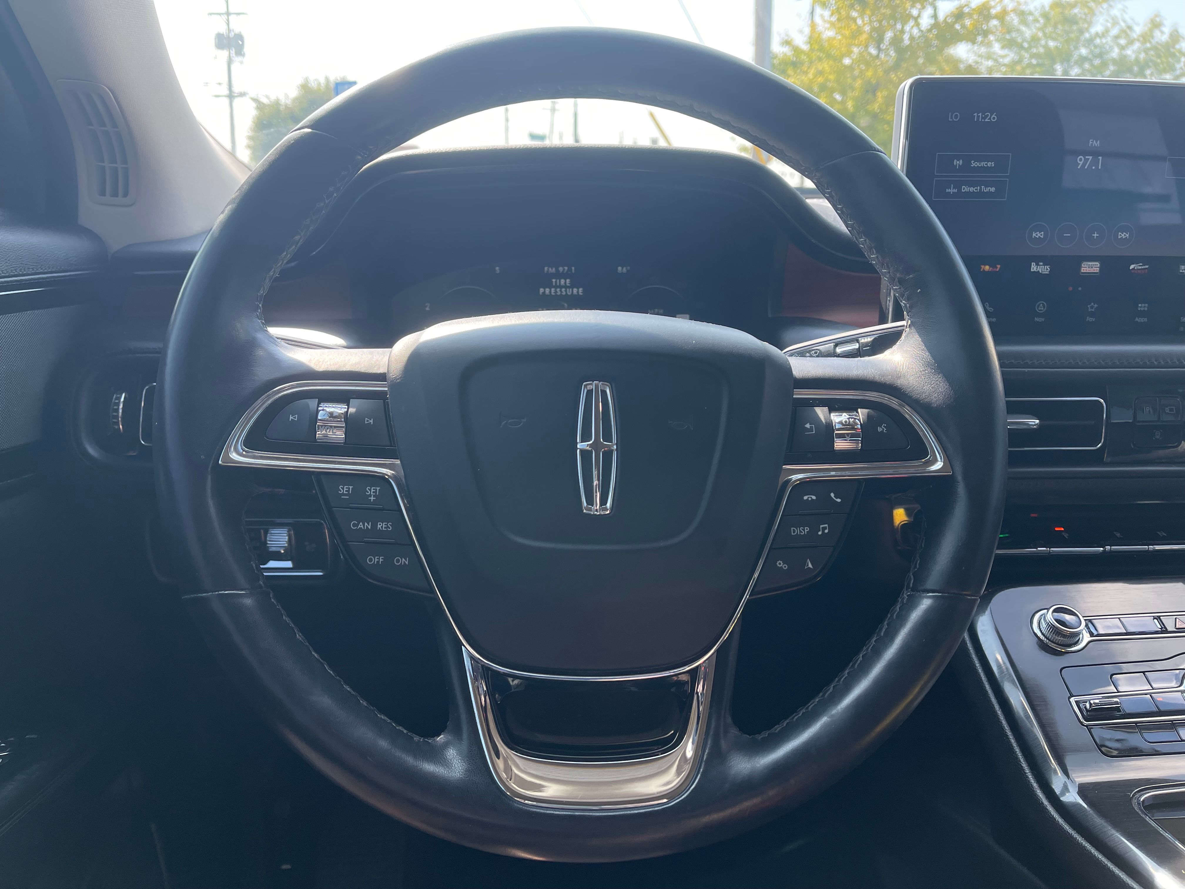 Used 2022 Infinite Black Metallic Clearcoat Lincoln Reserve image 10