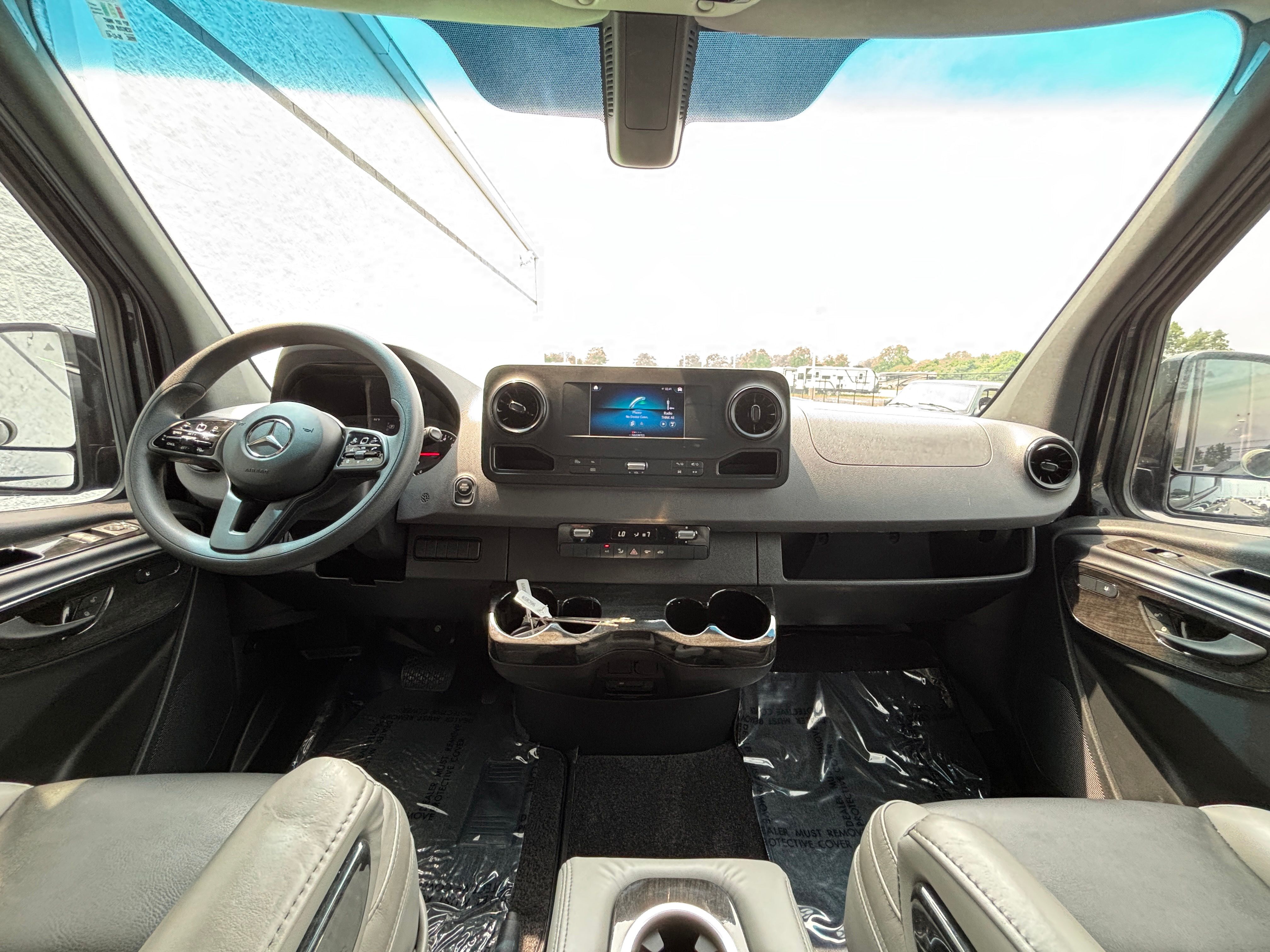 Used 2023 Black Mercedes-Benz Explorer Limited SE image 27