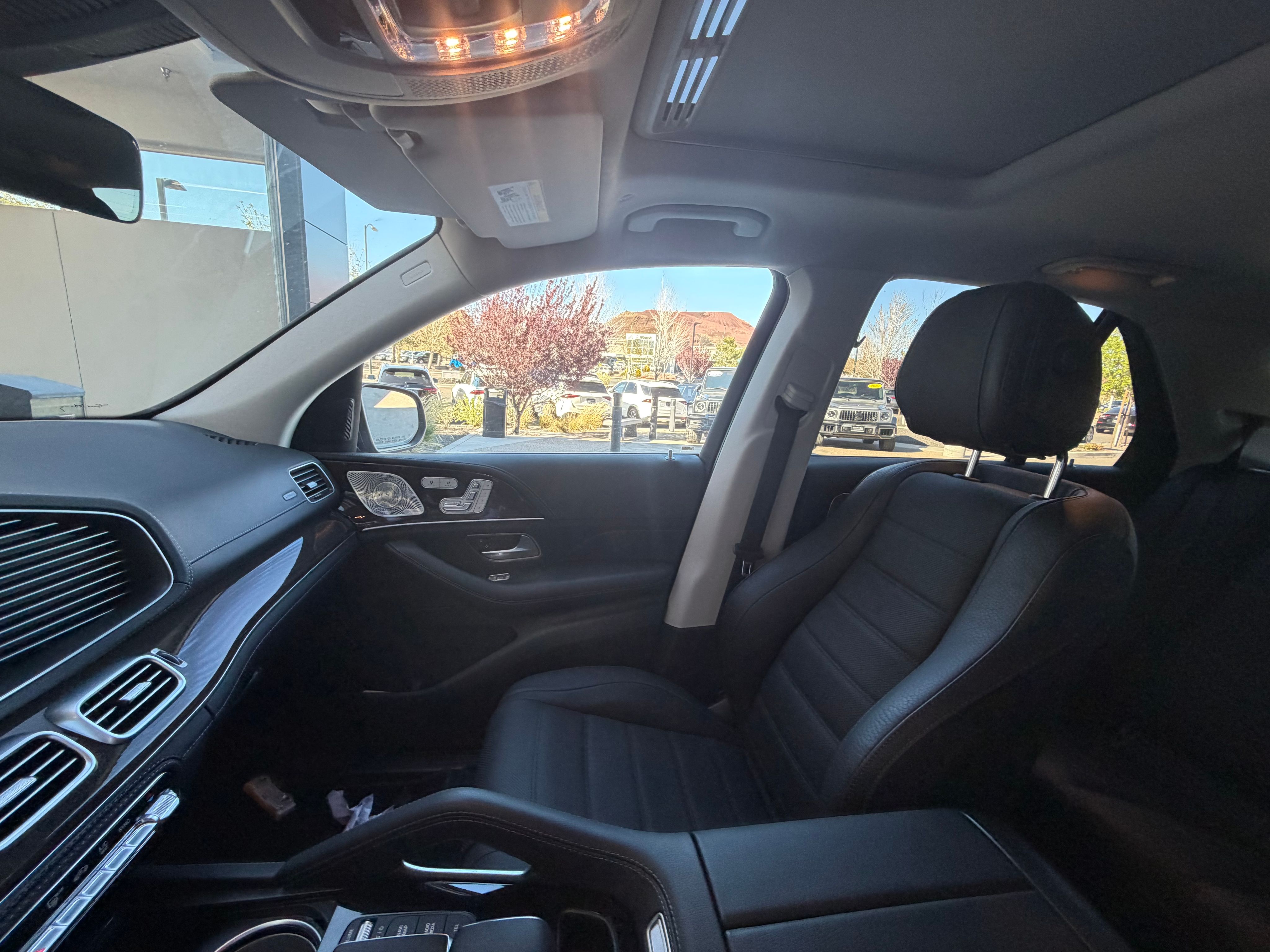 View vehicle photo 7