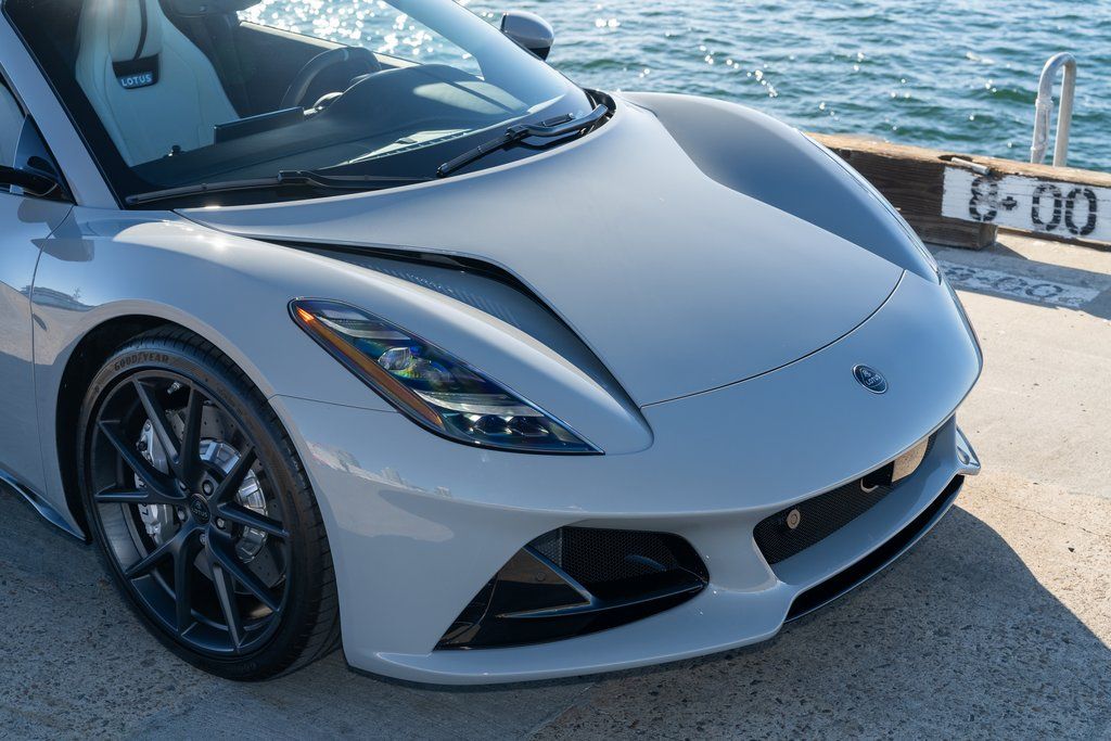 2026 Lotus Emira Turbo SE - Photo 10