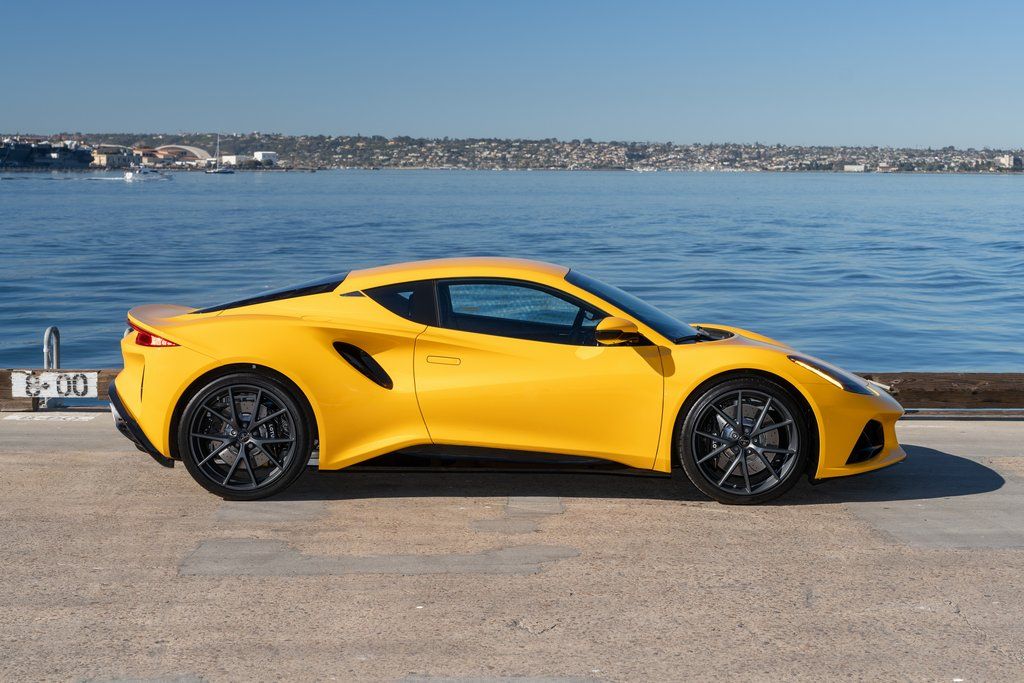 2026 Lotus Emira Turbo SE - Photo 2