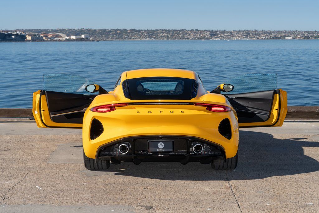 2026 Lotus Emira Turbo SE - Photo 8