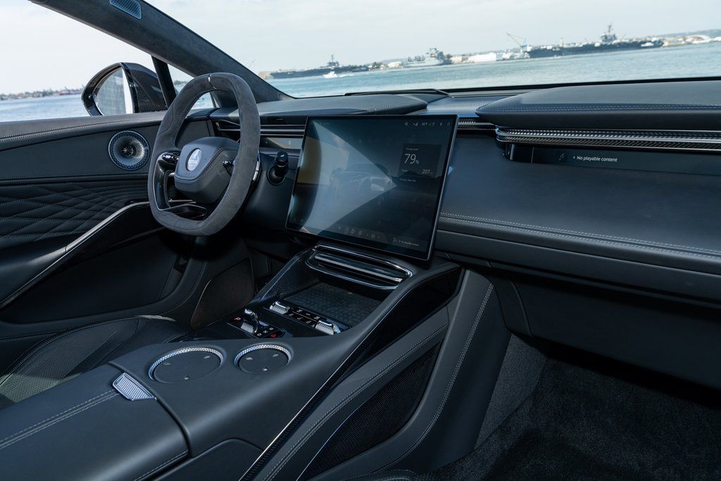 2025 Lotus Eletre Carbon - Photo 15
