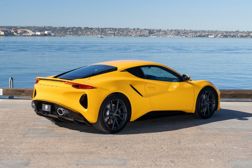 2026 Lotus Emira Turbo SE - Photo 4