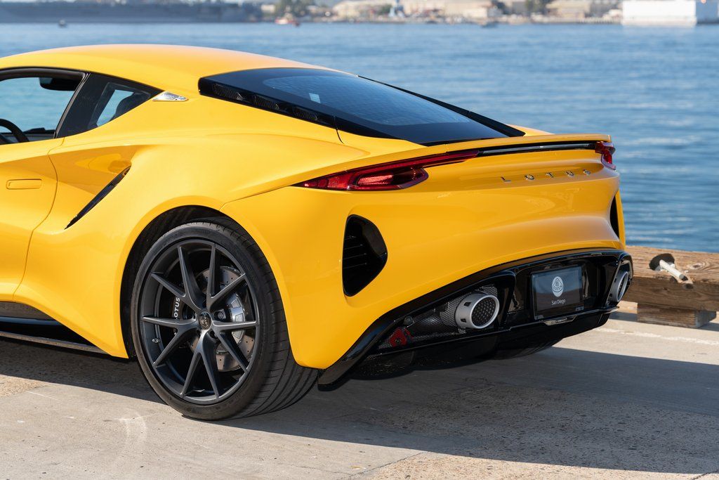 2026 Lotus Emira Turbo SE - Photo 11