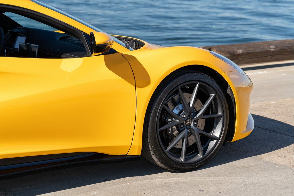 2026 Lotus Emira Turbo SE - Photo 9