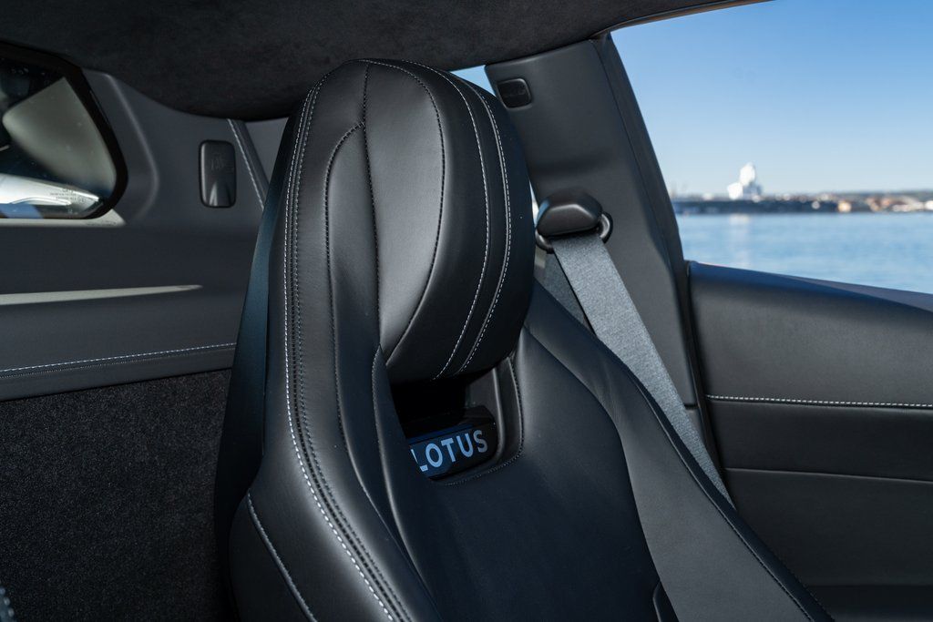 2026 Lotus Emira Turbo SE - Photo 23