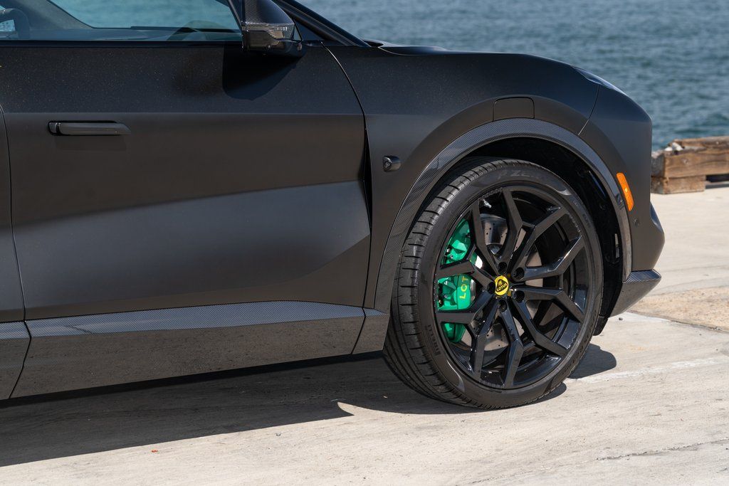 2025 Lotus Eletre Carbon - Photo 9