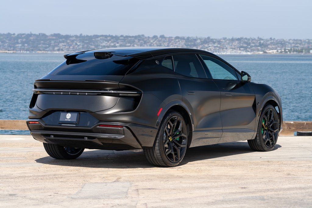 2025 Lotus Eletre Carbon - Photo 4