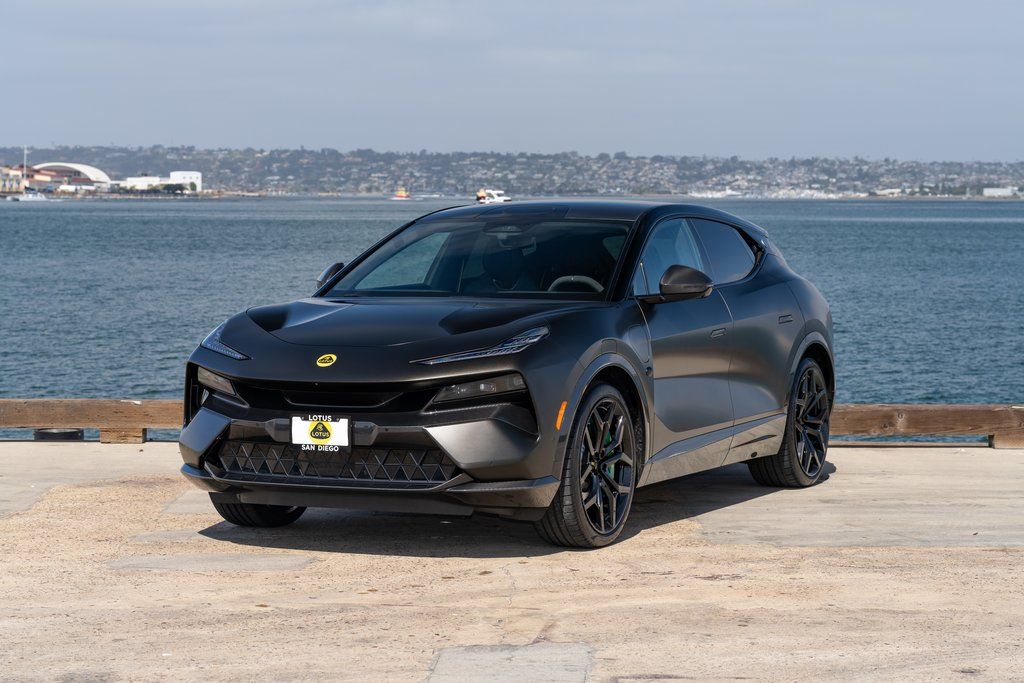 2025 Lotus Eletre Carbon - Photo 26