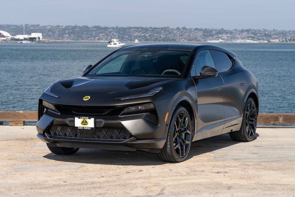 2025 Lotus Eletre Carbon - Photo 3
