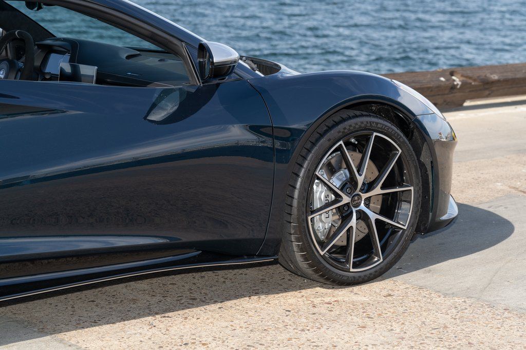 2026 Lotus Emira - Photo 9