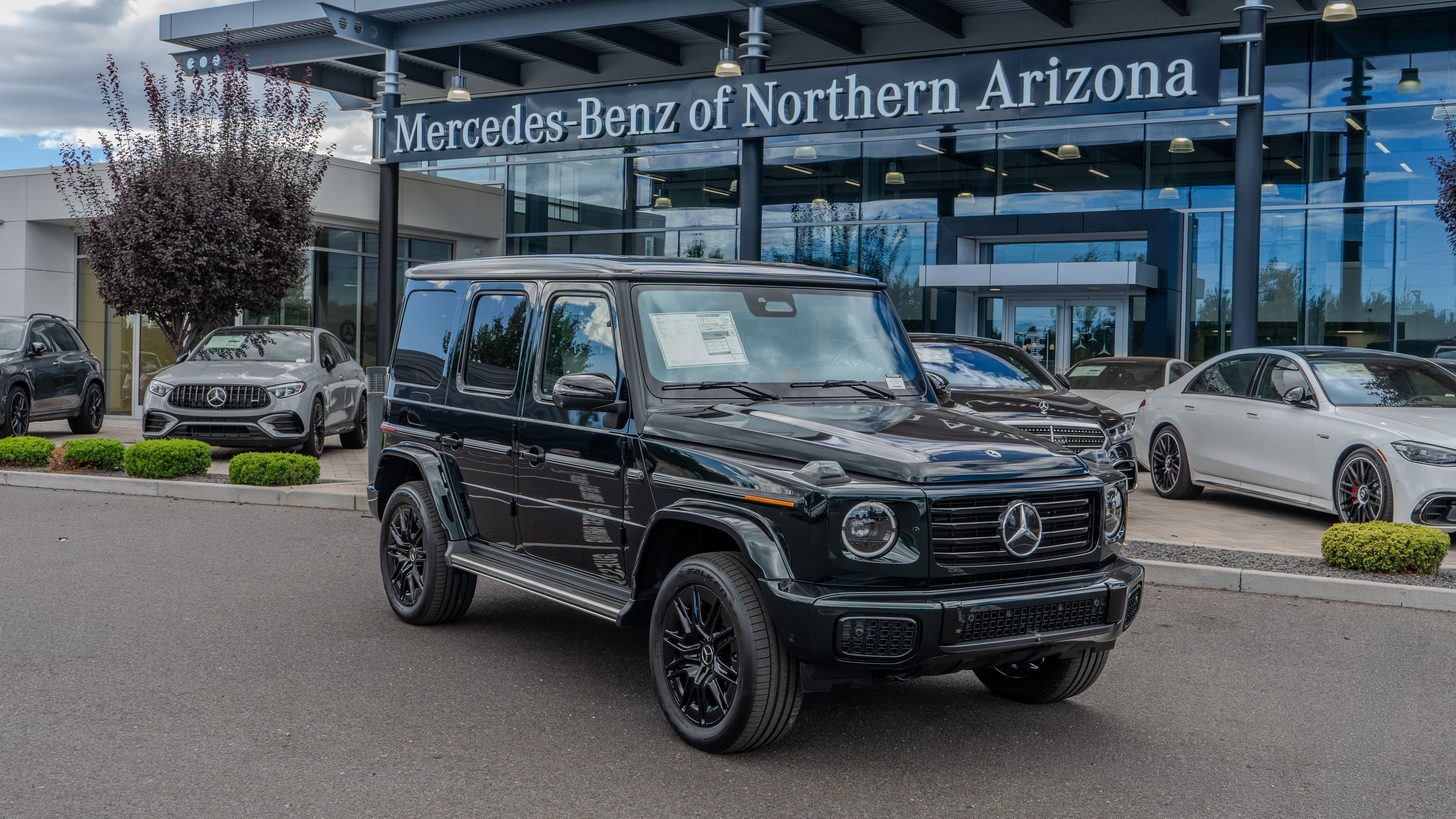 MANUFAKTUR Dark Olive Green Magno 2027 Mercedes-Benz G-Class SUV / Crossover 2-Speed Automatic