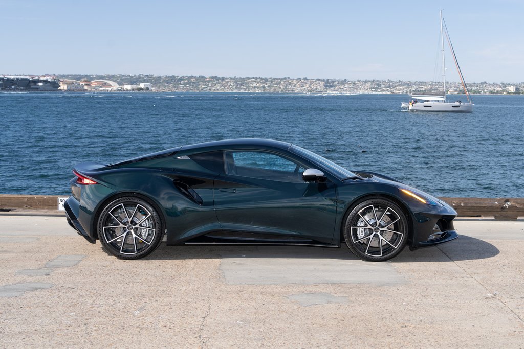 2026 Lotus Emira - Photo 2