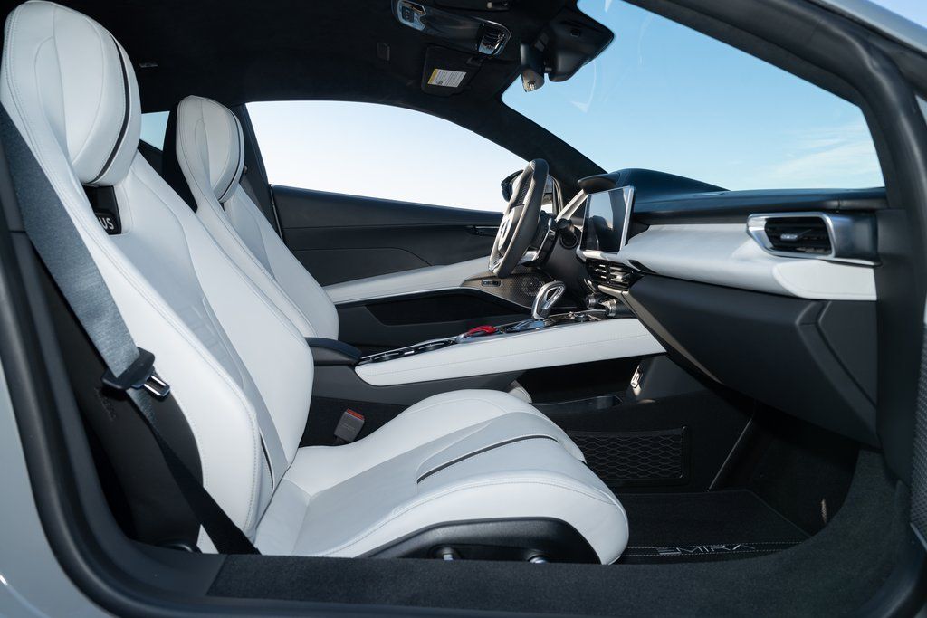2026 Lotus Emira Turbo SE - Photo 17