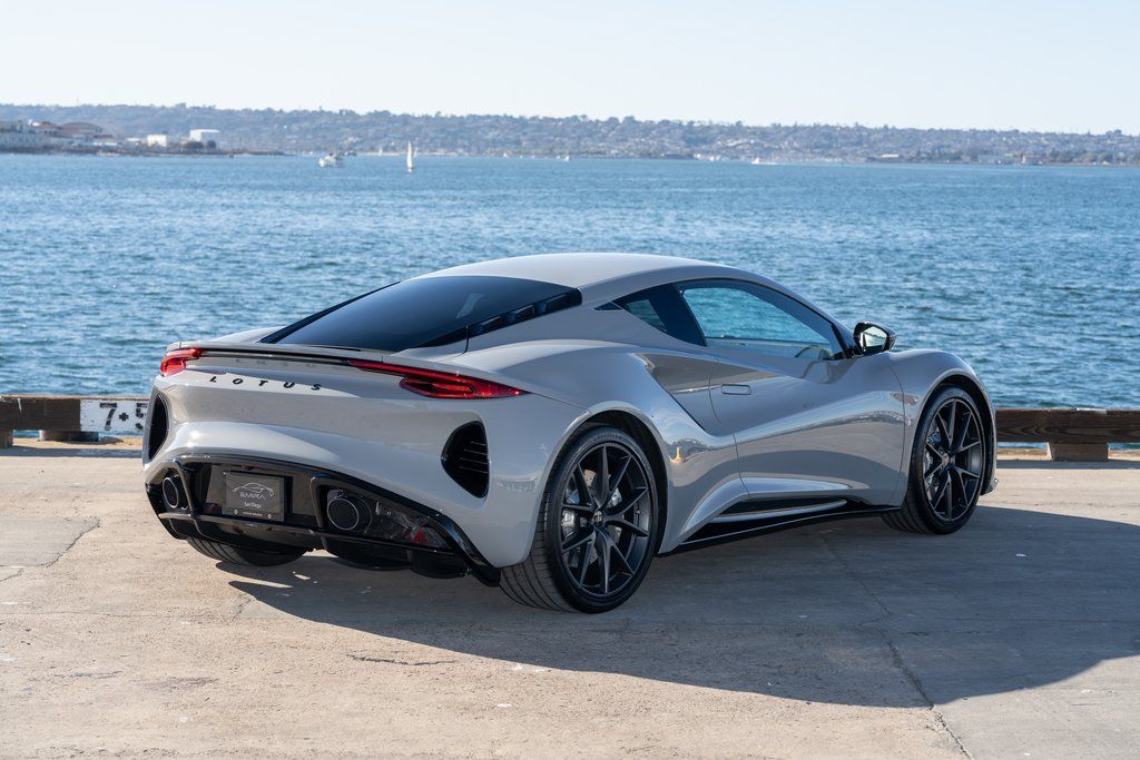 2026 Lotus Emira Turbo SE - Photo 4